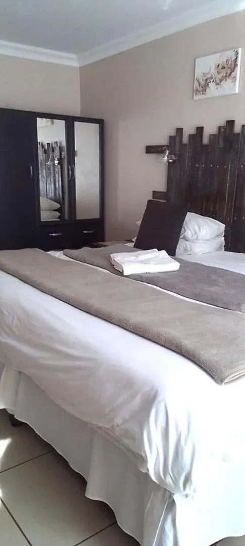 Bed in Ukarimu Guest House