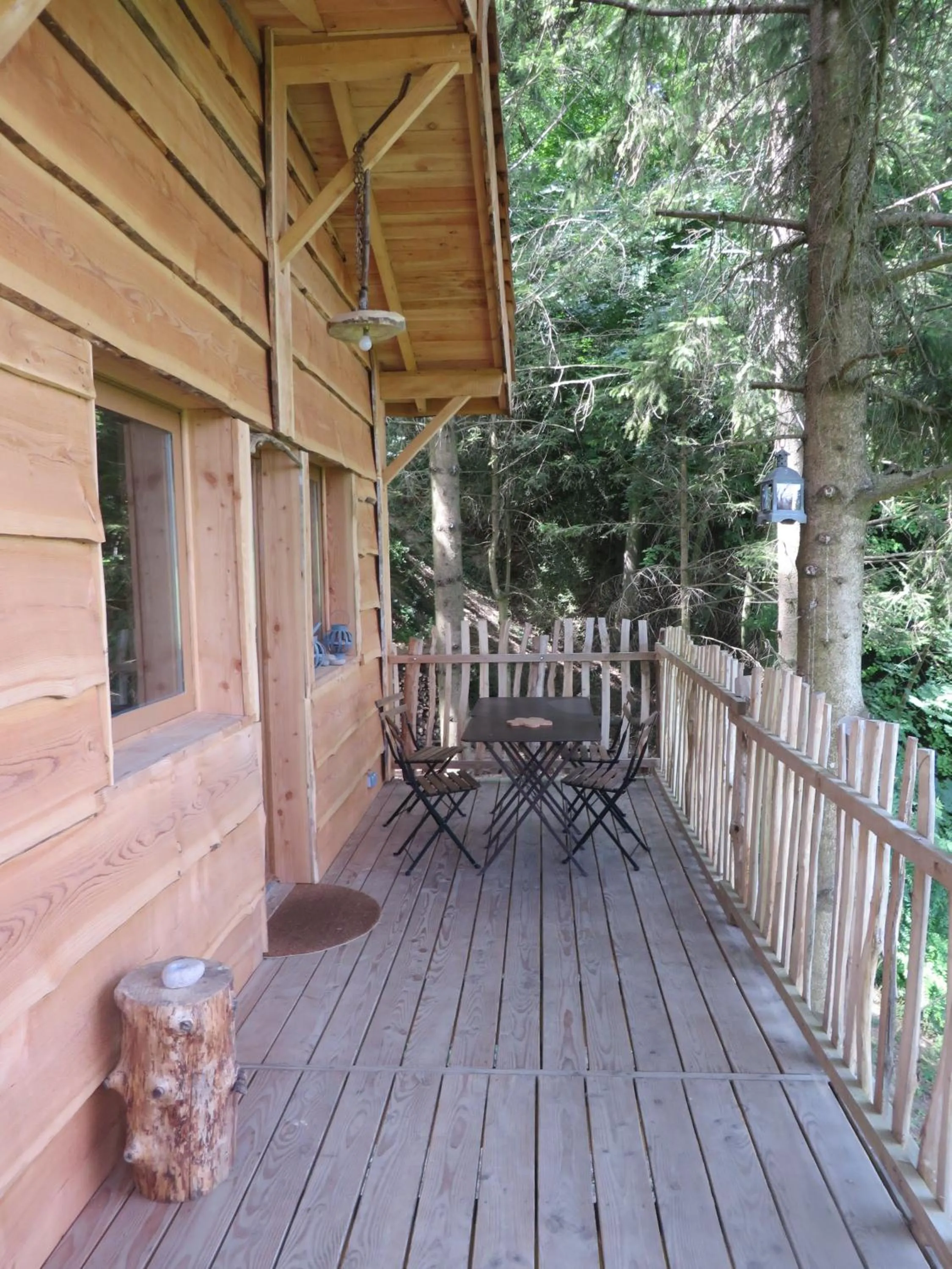 Facade/entrance in La Cabane aux Sapins