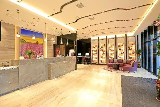 Lobby or reception in Lavande Hotel Taixing Jiangping Road Lobby or reception in Lavande Hotel Taixing Jiangping Road