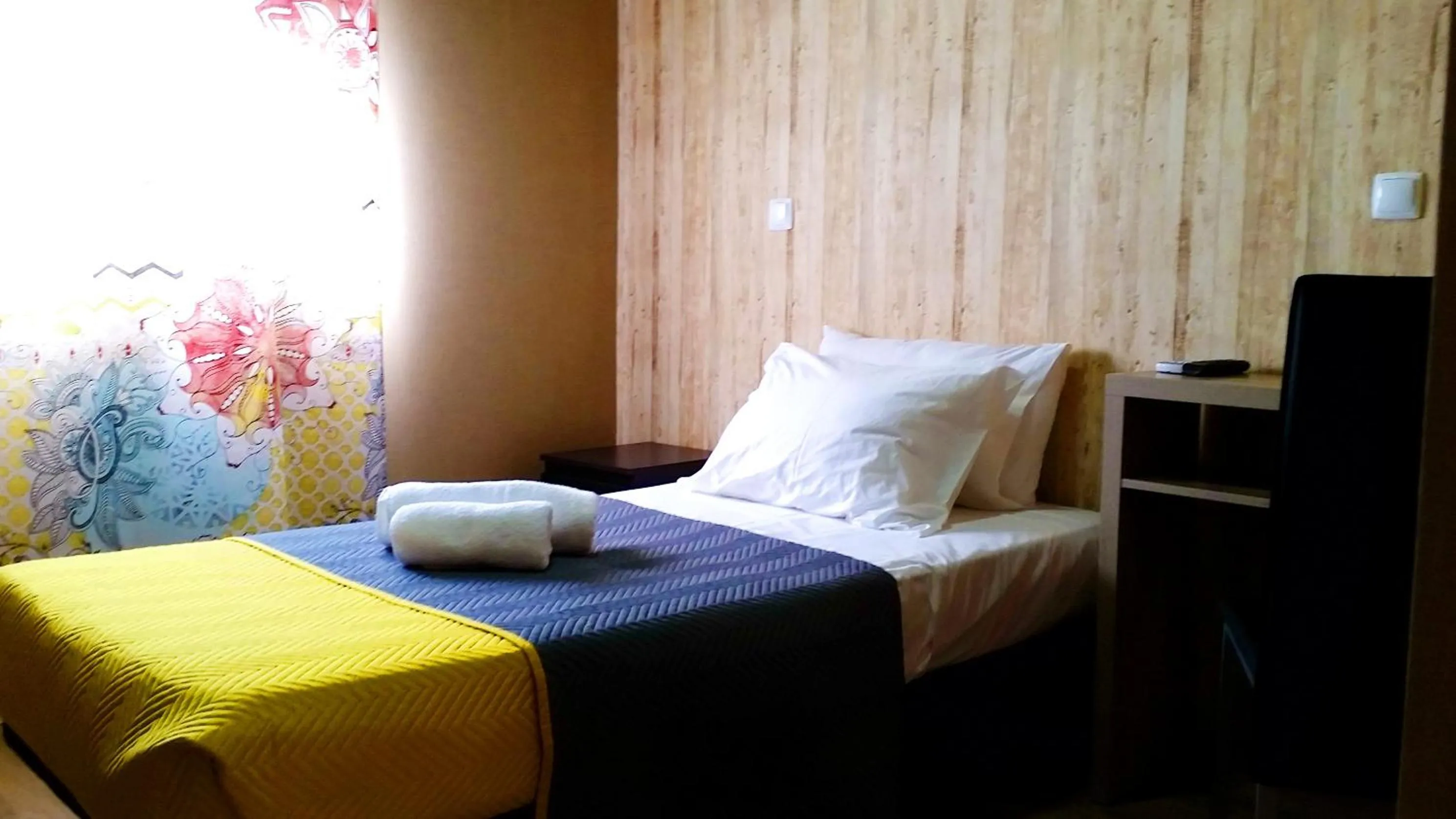 Photo of the whole room, Bed in Happy House