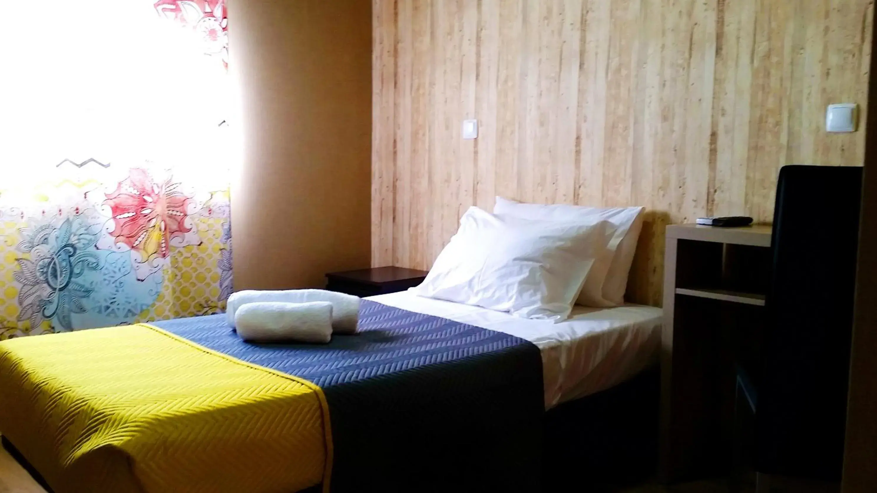 Single Room with Shower in Happy House Single Room with Shower in Happy House