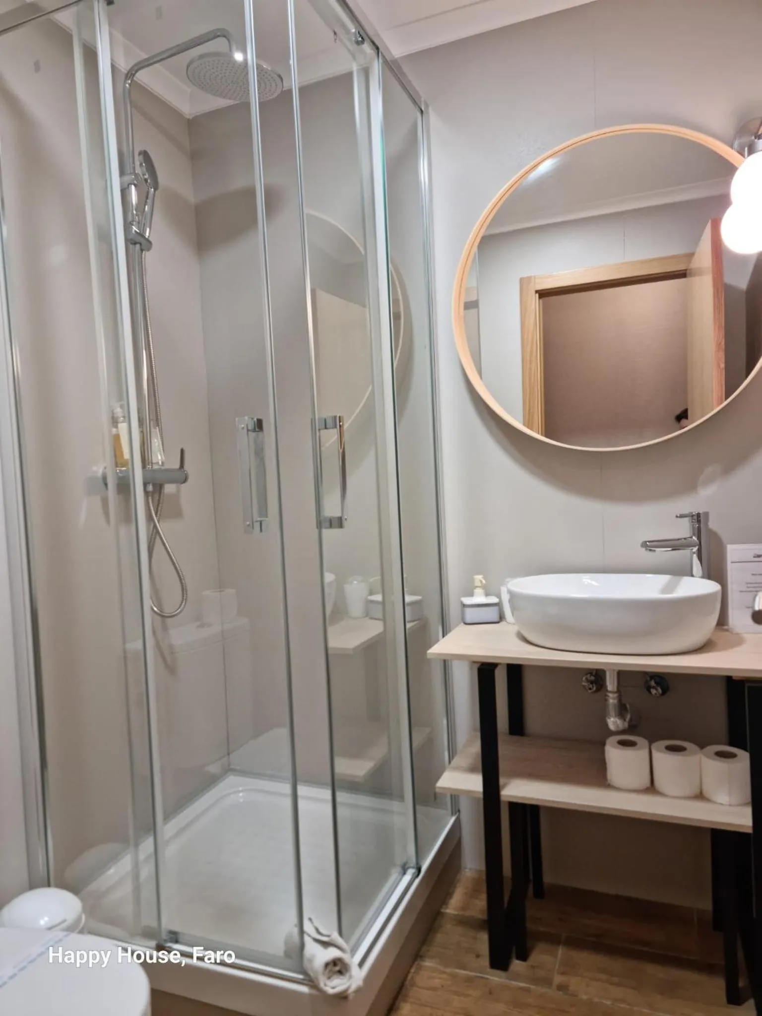 Bathroom in Happy House