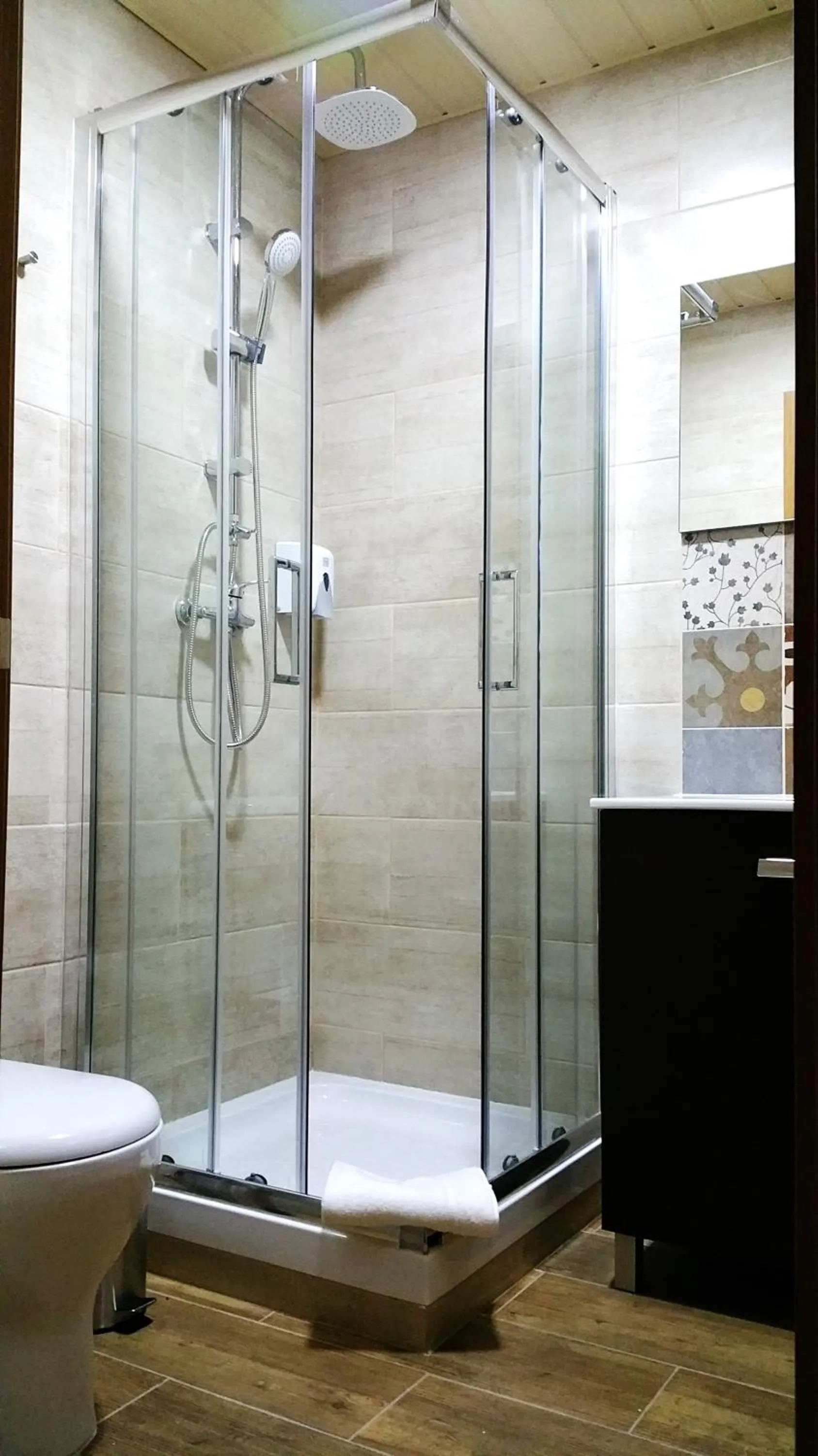 Shower in Happy House