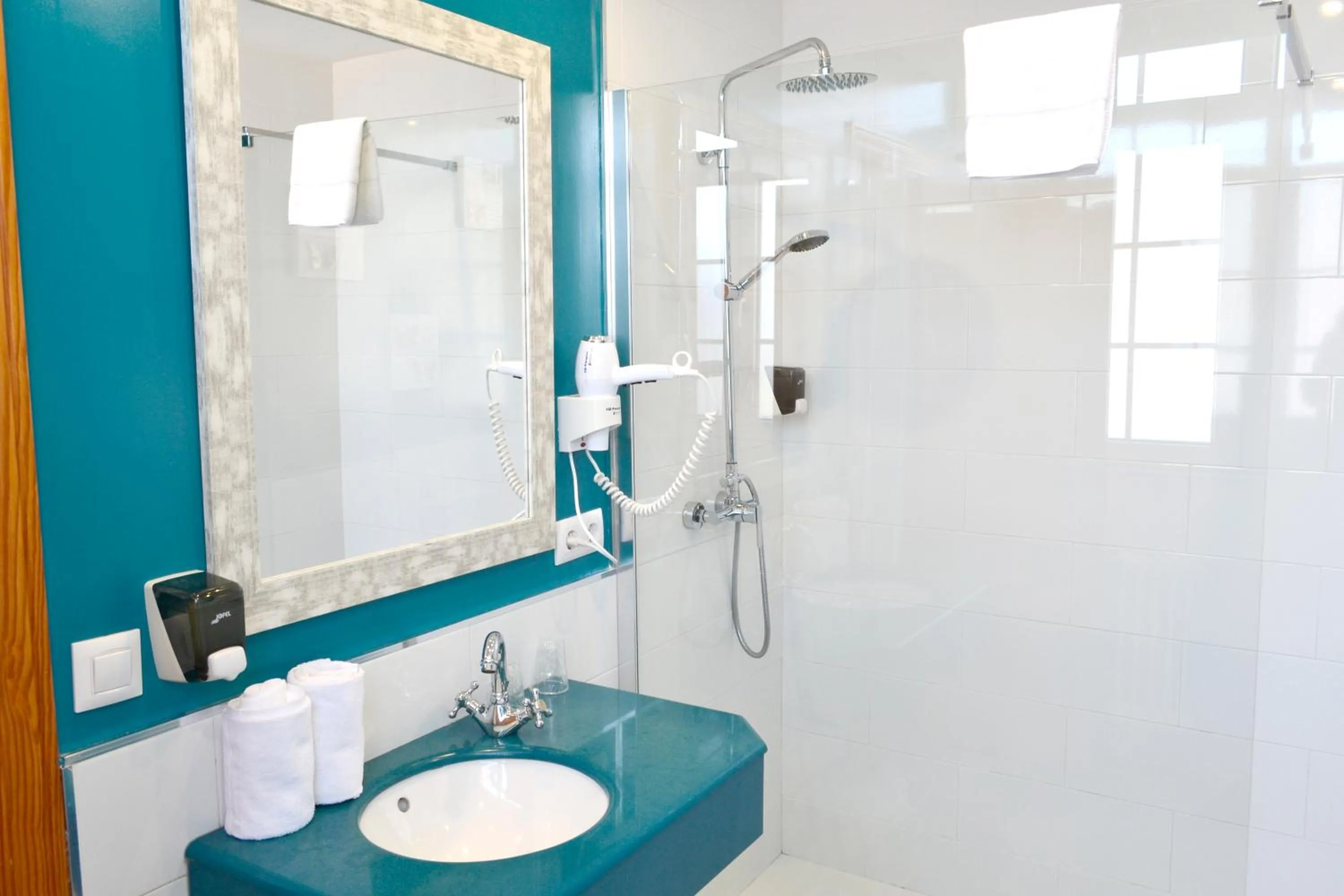 Bathroom in Hotel Alda Puerta Del Sol