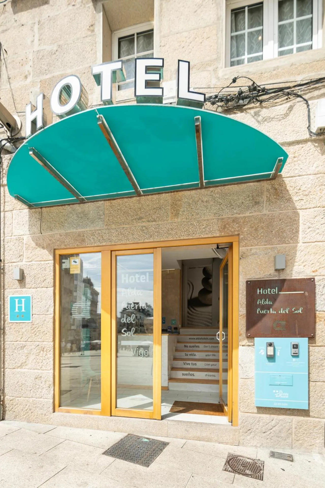Facade/entrance in Hotel Alda Puerta Del Sol