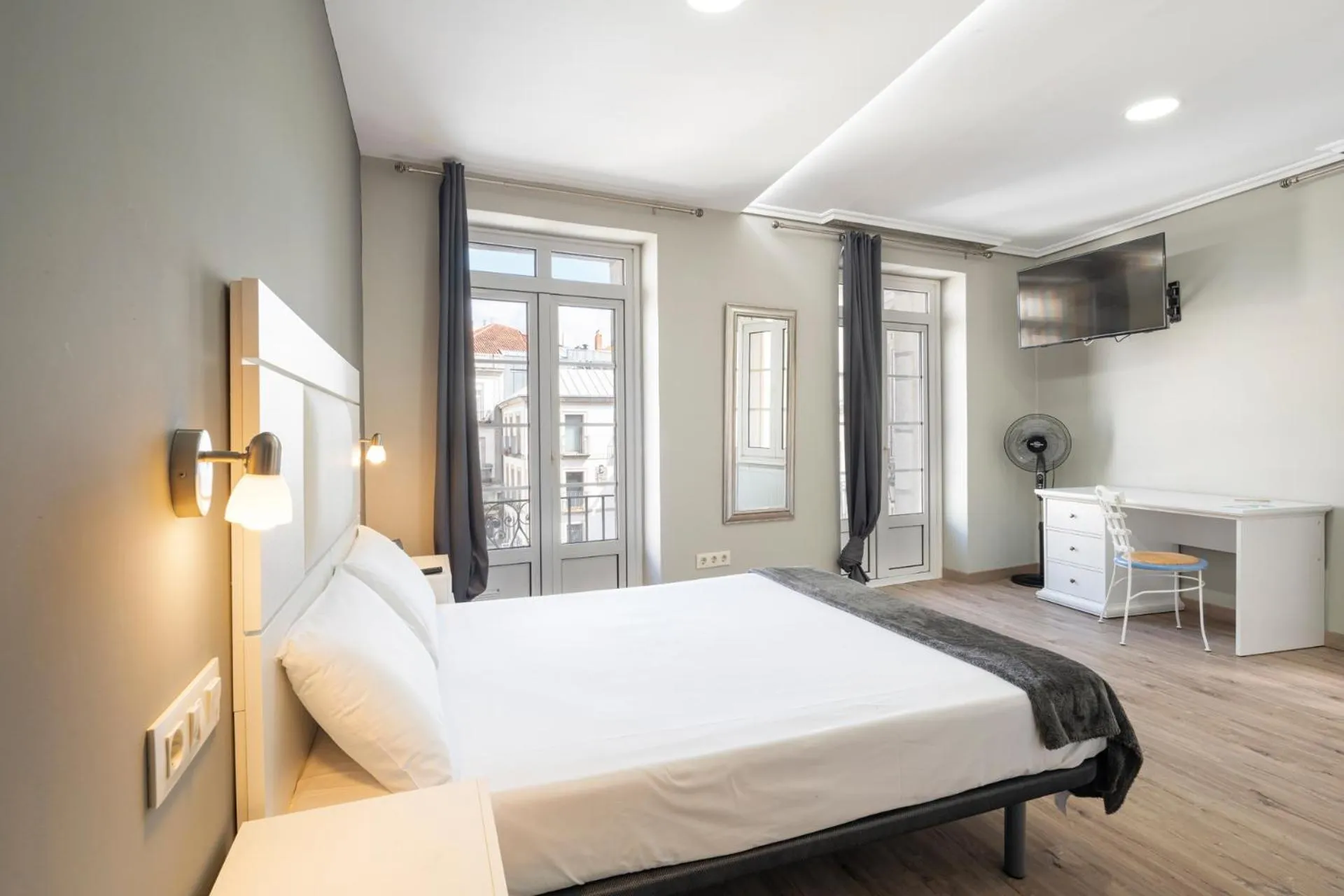 Photo of the whole room, Bed in Hotel Alda Puerta Del Sol