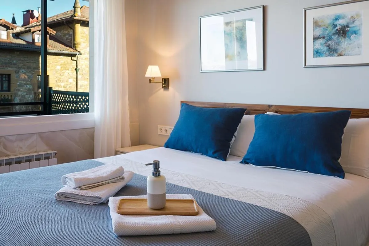 Bedroom, Bed in Pensión Zarauz Playa
