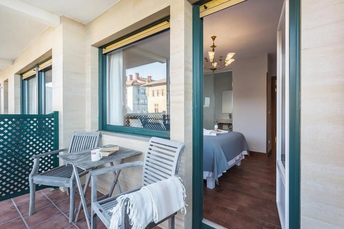 Balcony/Terrace, Bed in Pensión Zarauz Playa