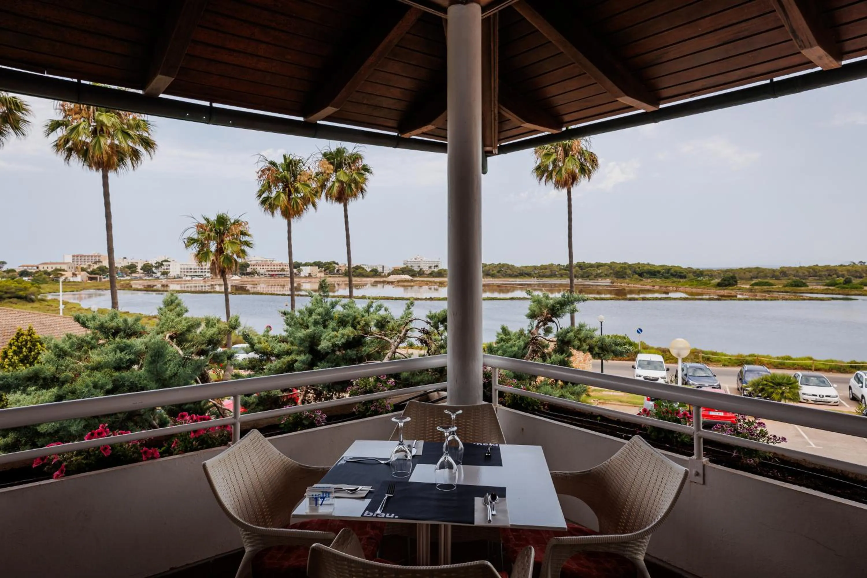 Restaurant/places to eat in Blau Colònia Sant Jordi