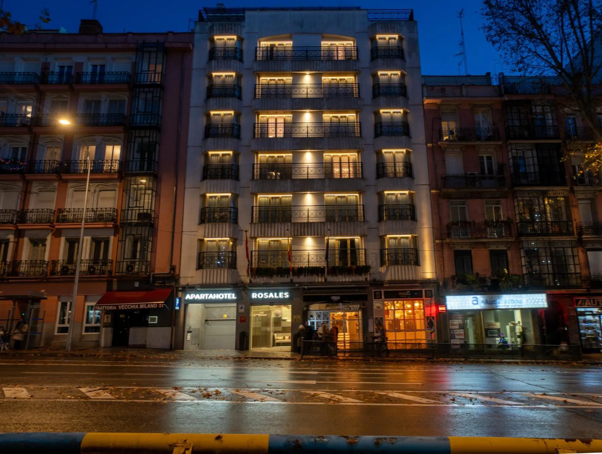 Property building in Aparto-Hotel Rosales