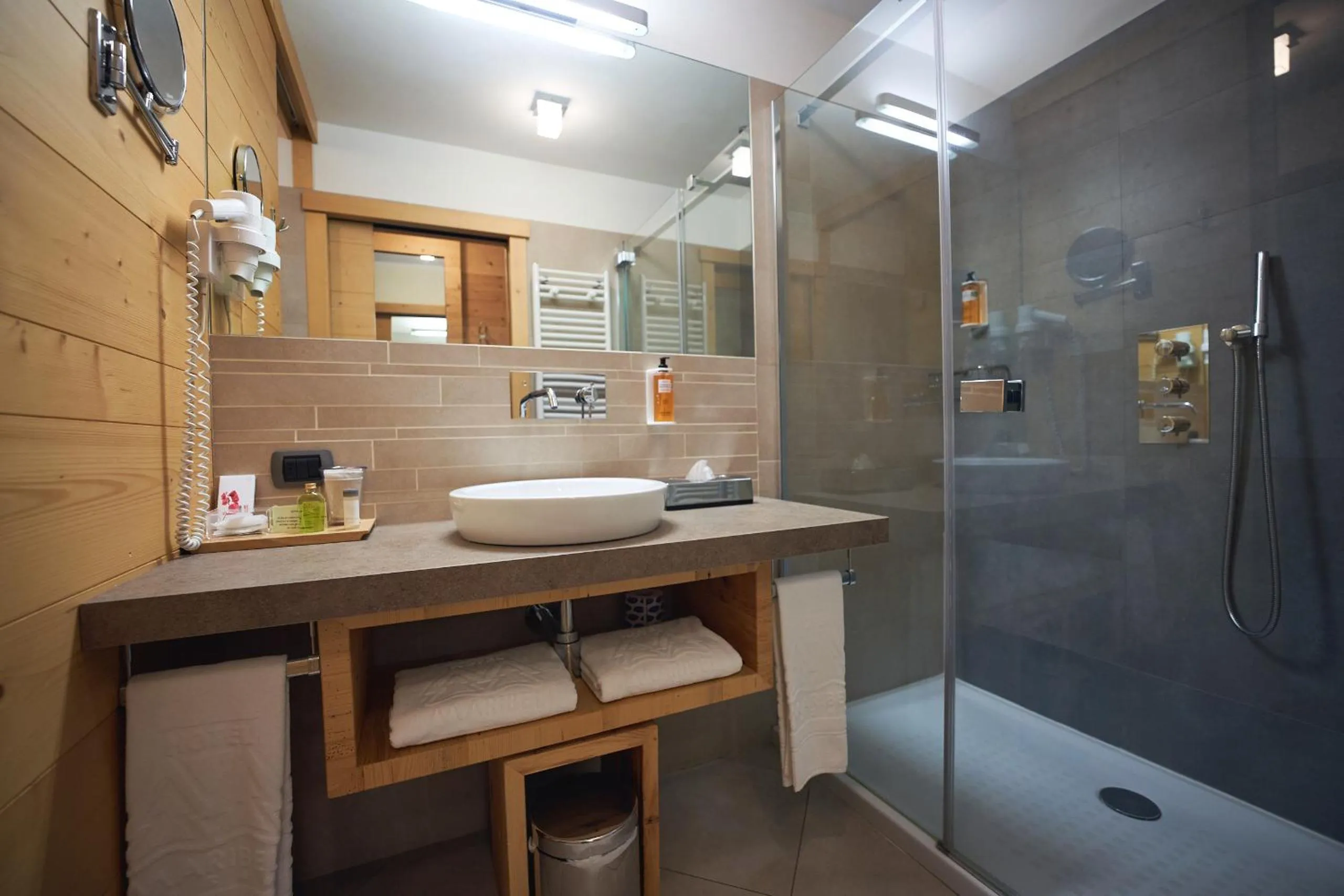 Bathroom in Maribel Hotel