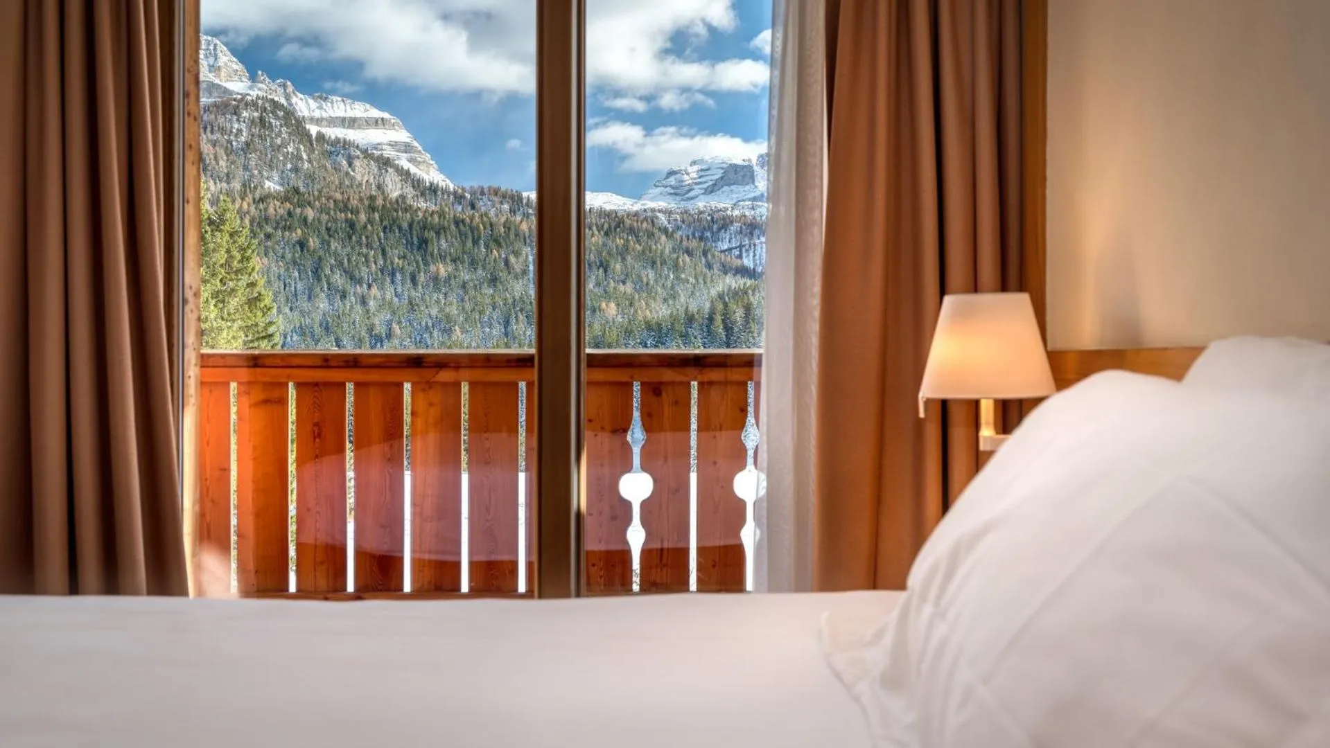 Mountain view, Bed in Maribel Hotel