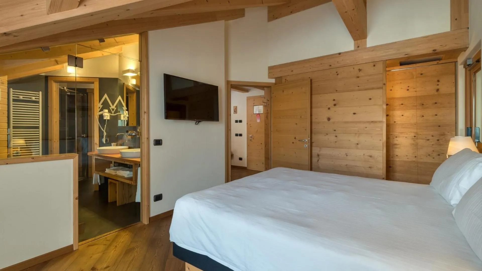 Photo of the whole room, Bed in Maribel Hotel