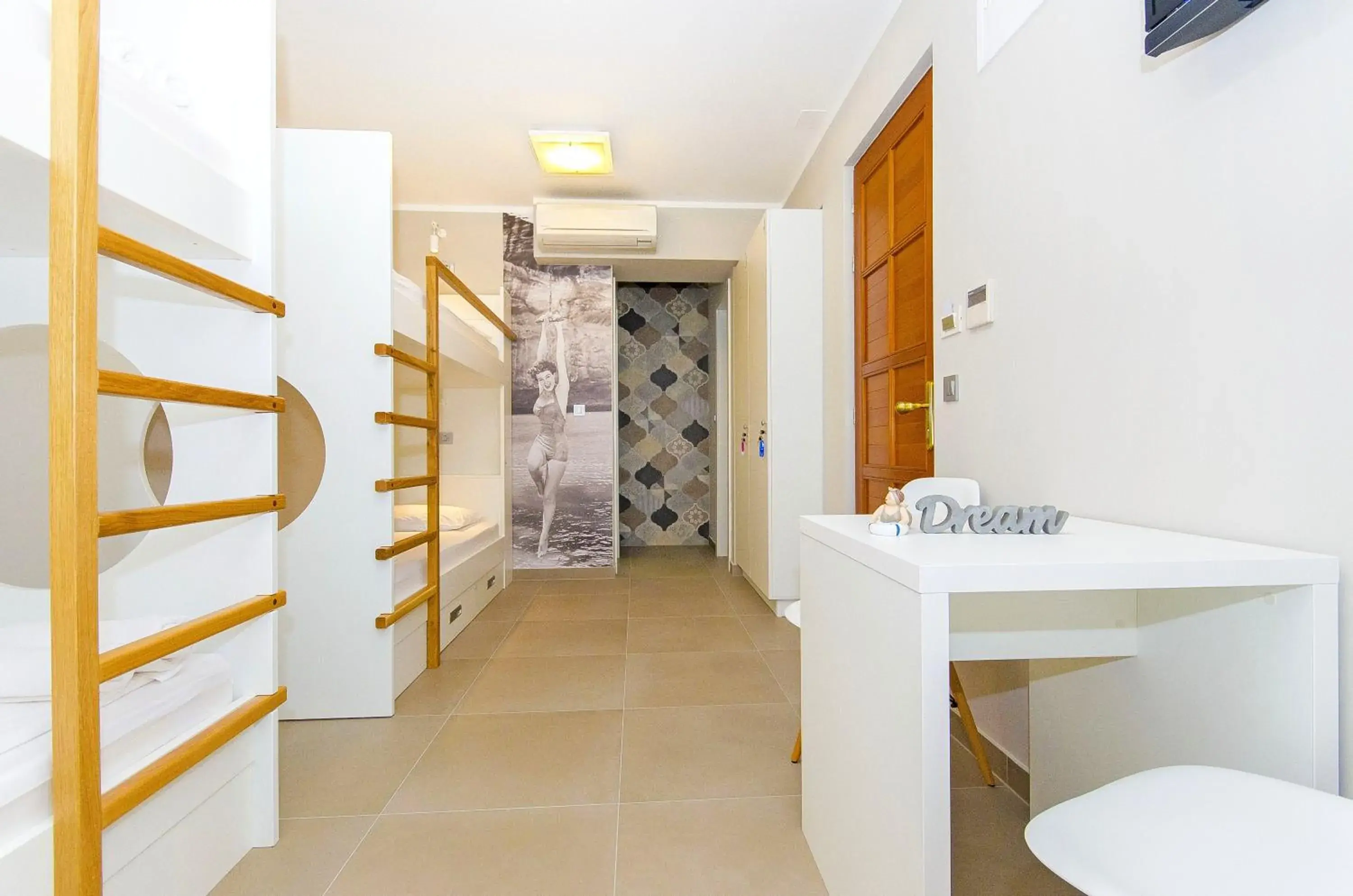 Bed in 4-Bed Dormitory Room with Private Bathroom in Hostel Dvor Bed in 4-Bed Dormitory Room with Private Bathroom in Hostel Dvor