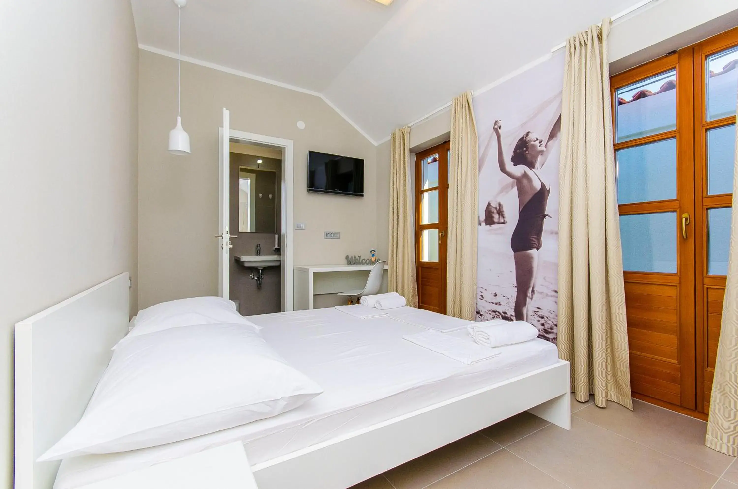 Double Room with Private Bathroom in Hostel Dvor Double Room with Private Bathroom in Hostel Dvor
