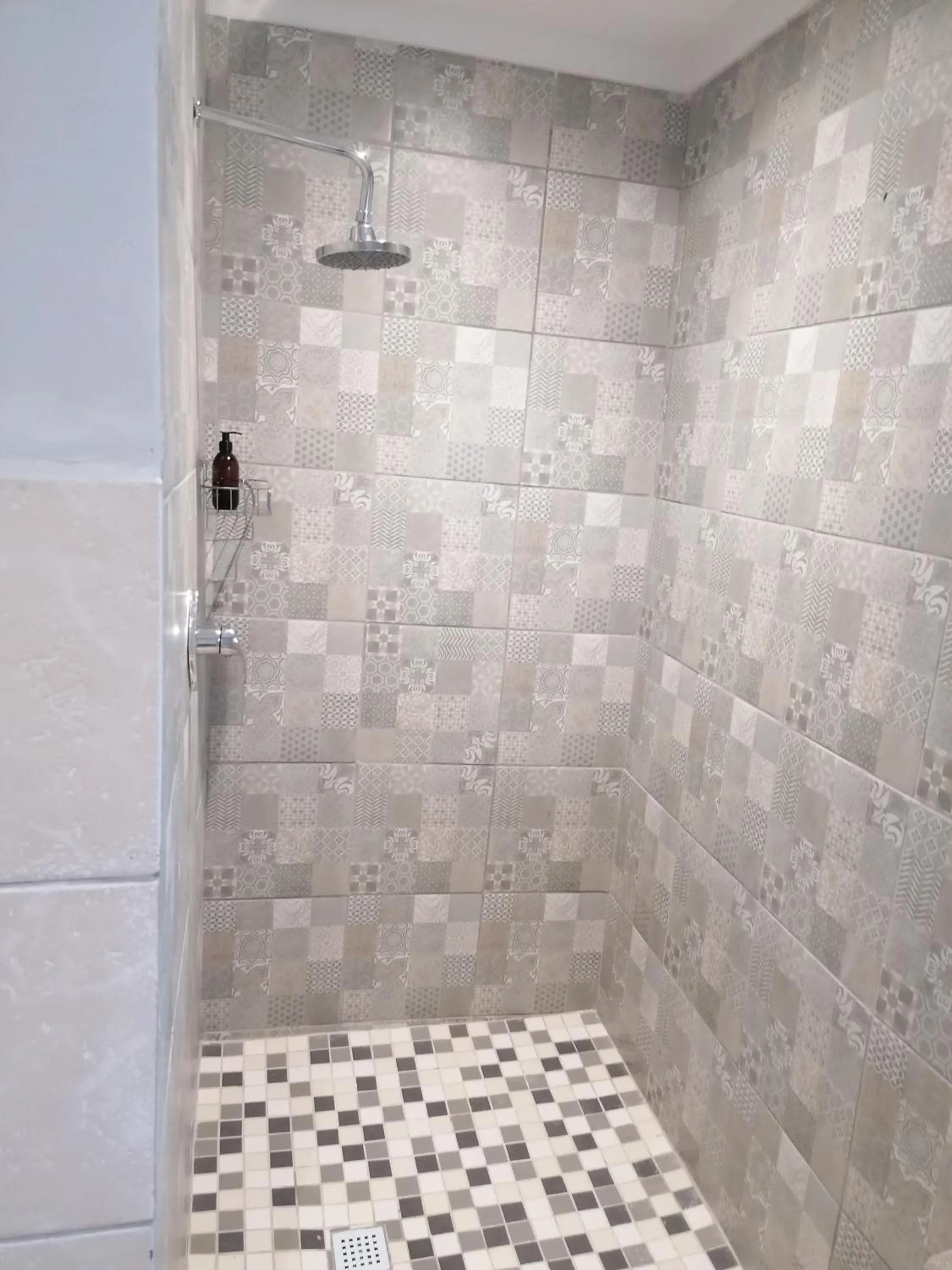 Bathroom in Aanhuizen Guest House