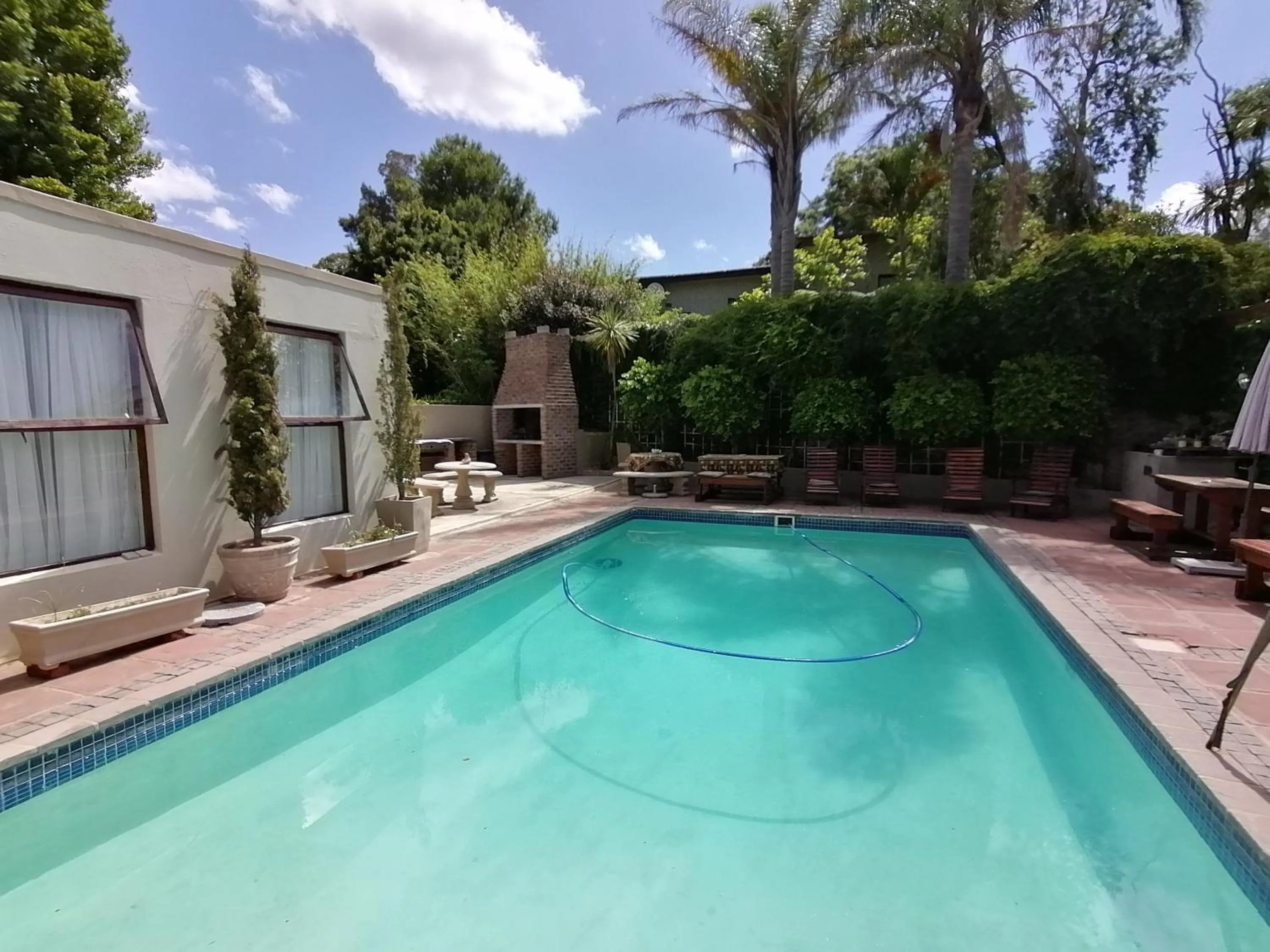 Swimming pool in Aanhuizen Guest House