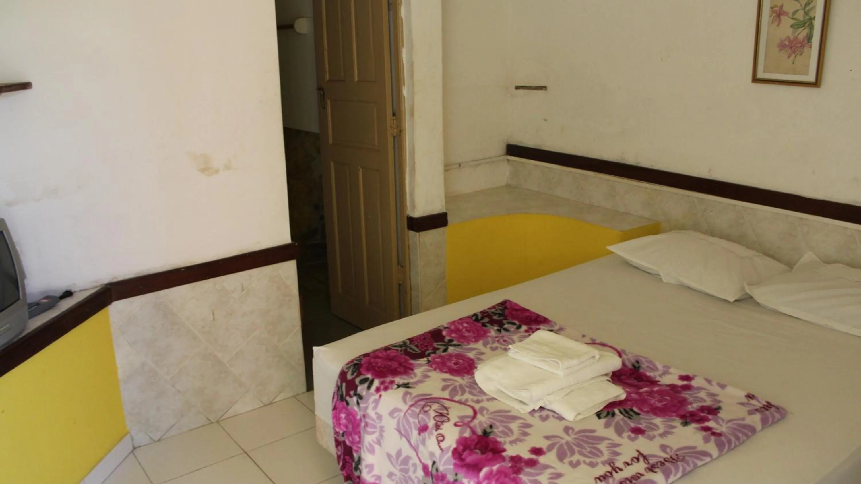 Photo of the whole room, Bed in Encantos Pousada