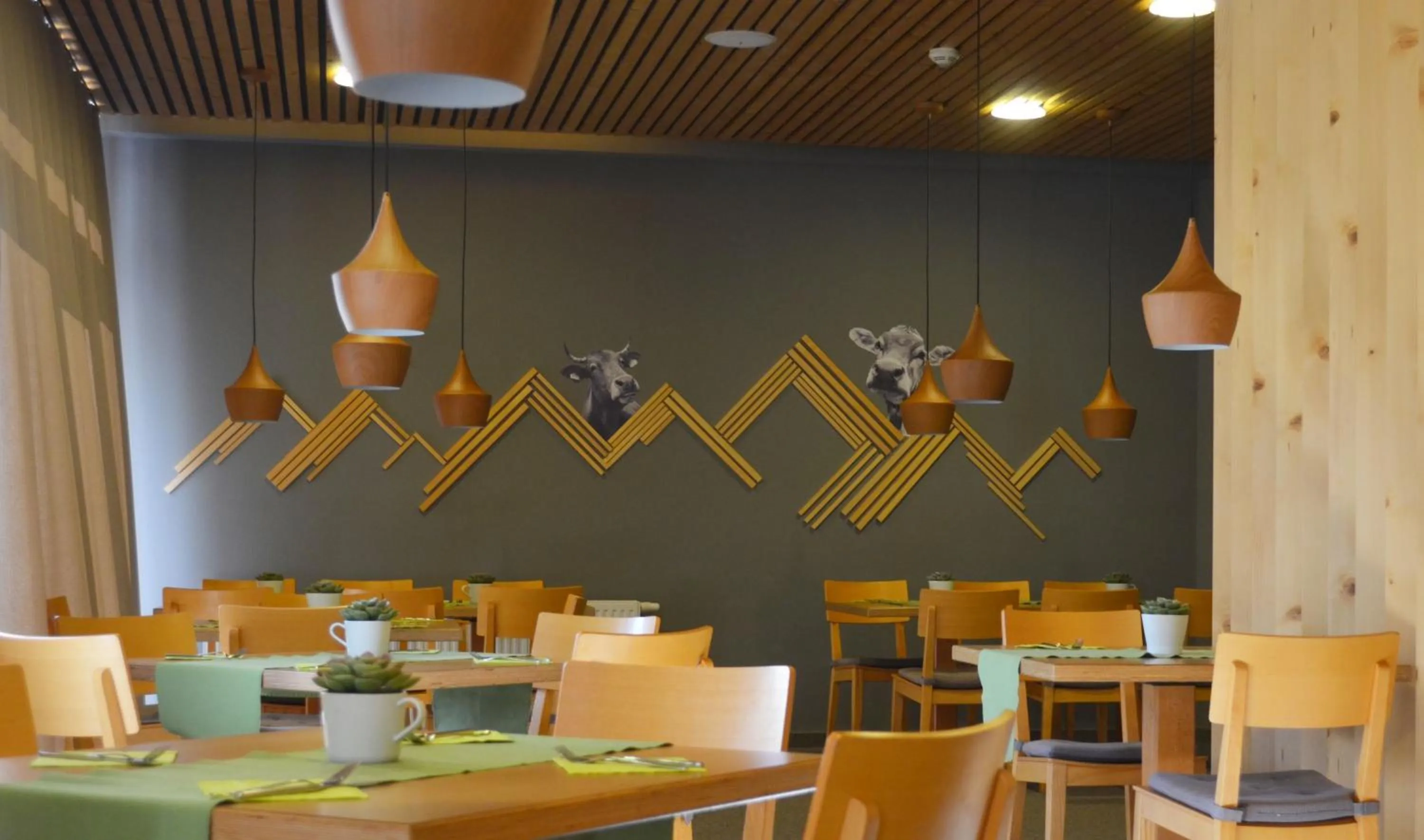 Restaurant/places to eat in JUFA Hotel Montafon