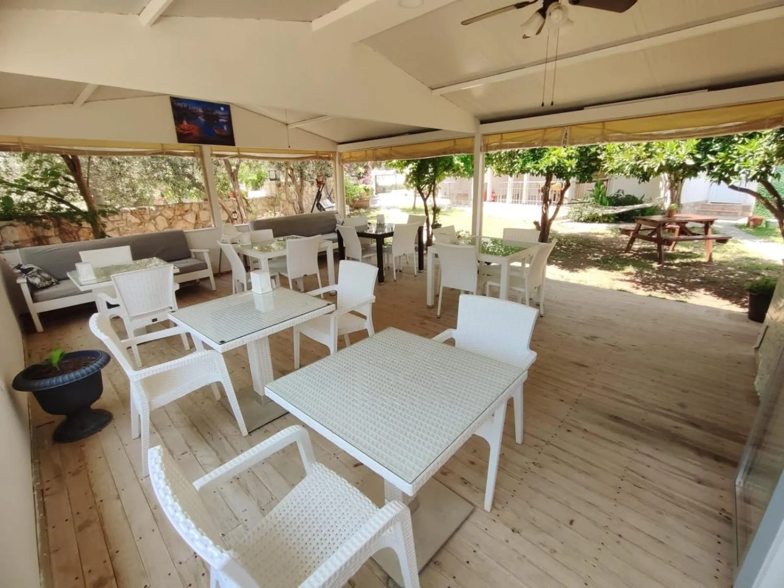 Communal lounge/ TV room in Bucak Apart Hotel Göcek & Beach