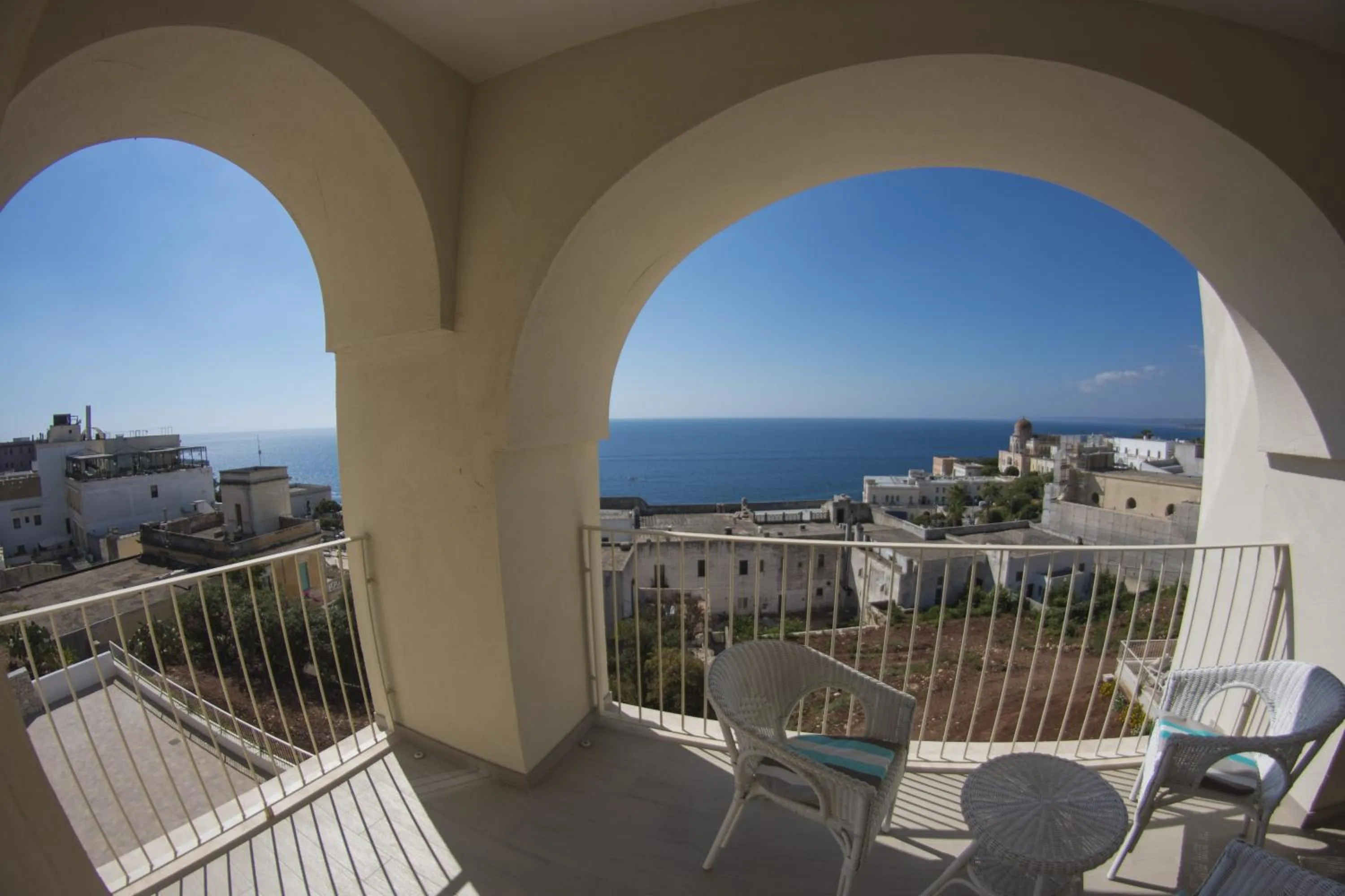 Sea view in Est hotel