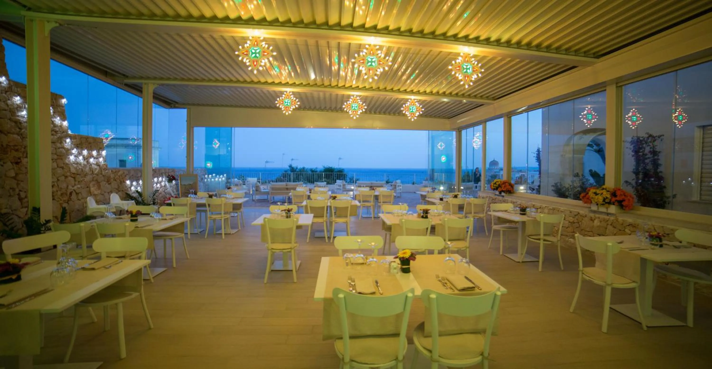 Restaurant/places to eat in Est hotel