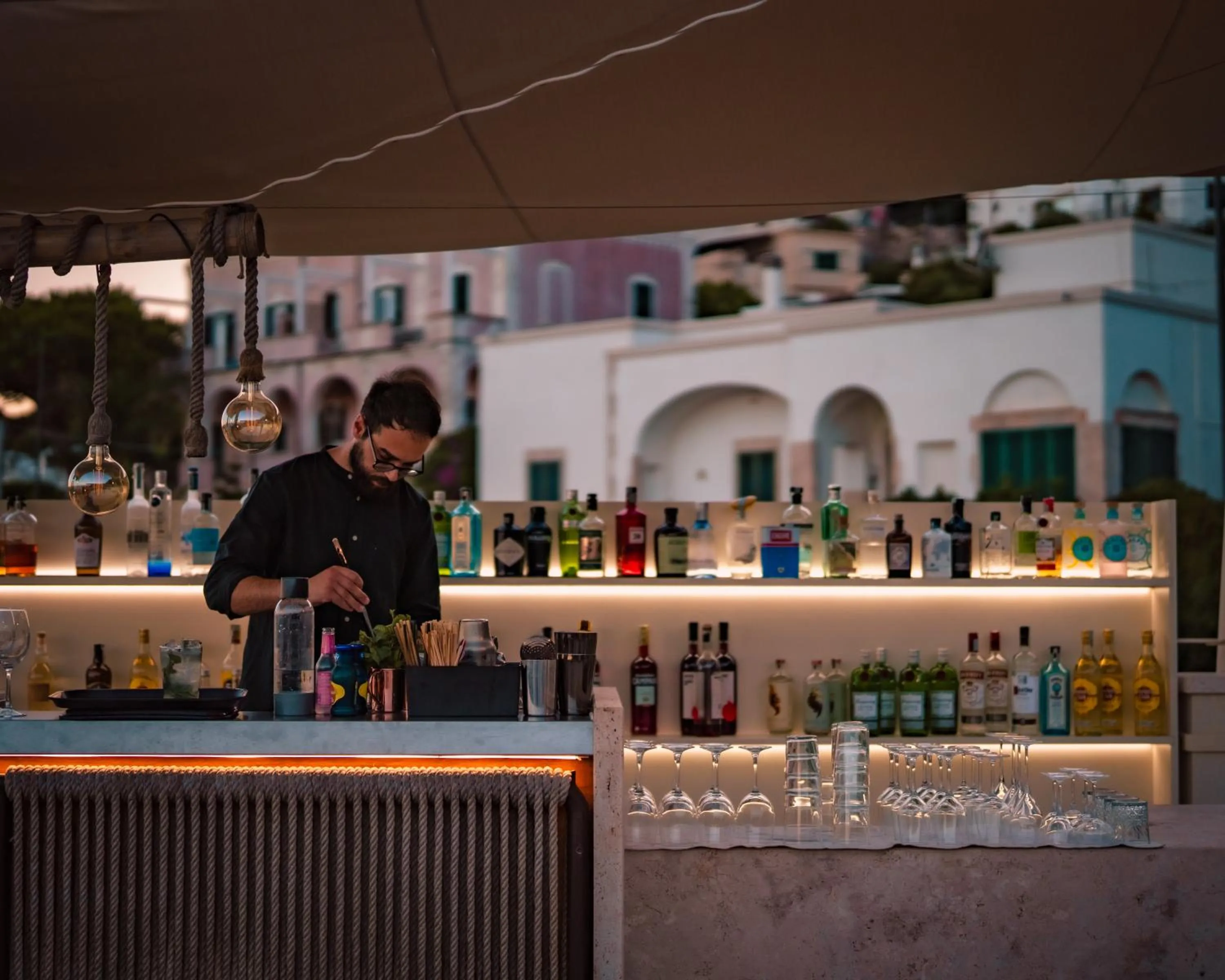 Restaurant/places to eat in Est hotel