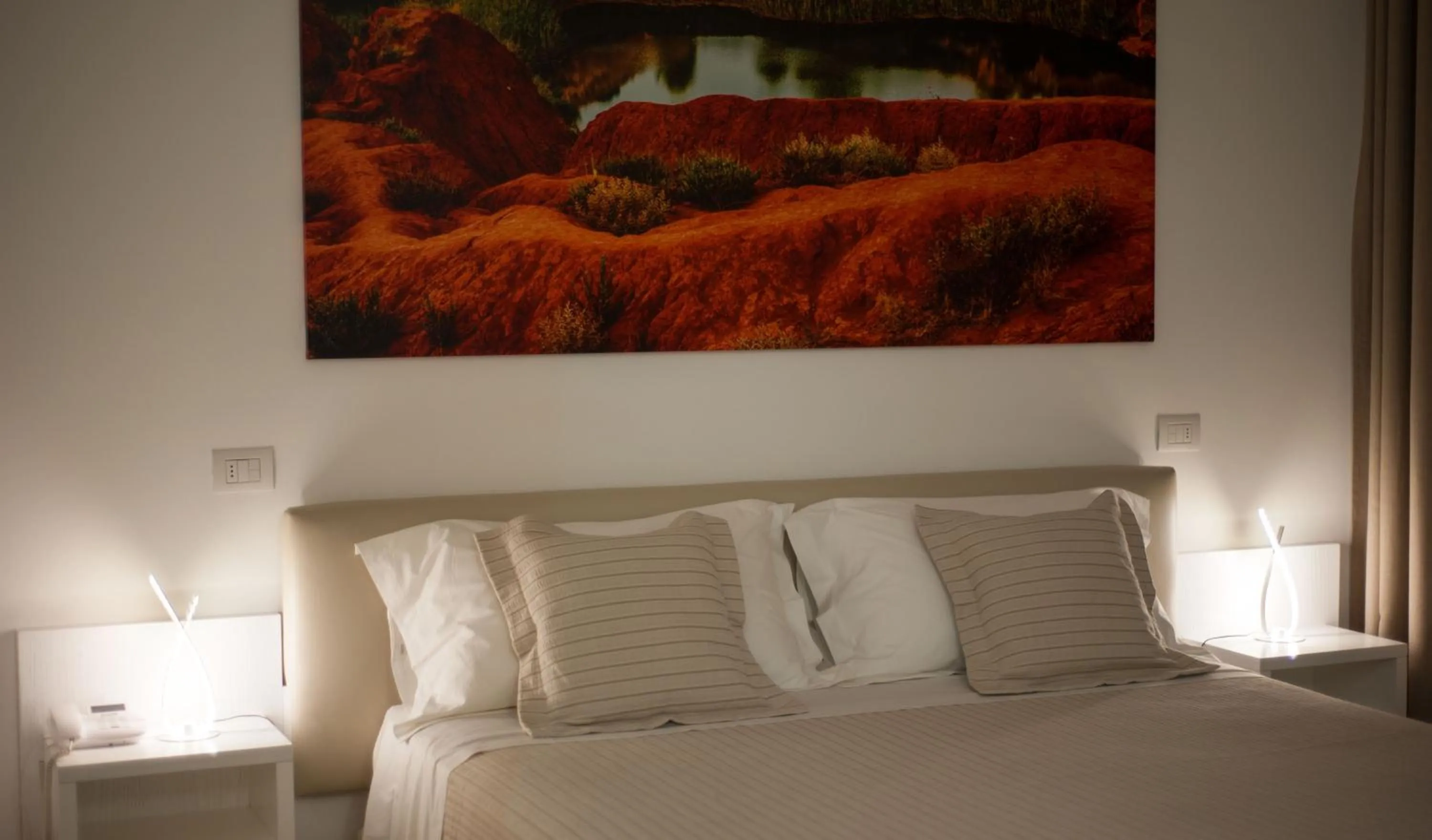 Photo of the whole room, Bed in Est hotel