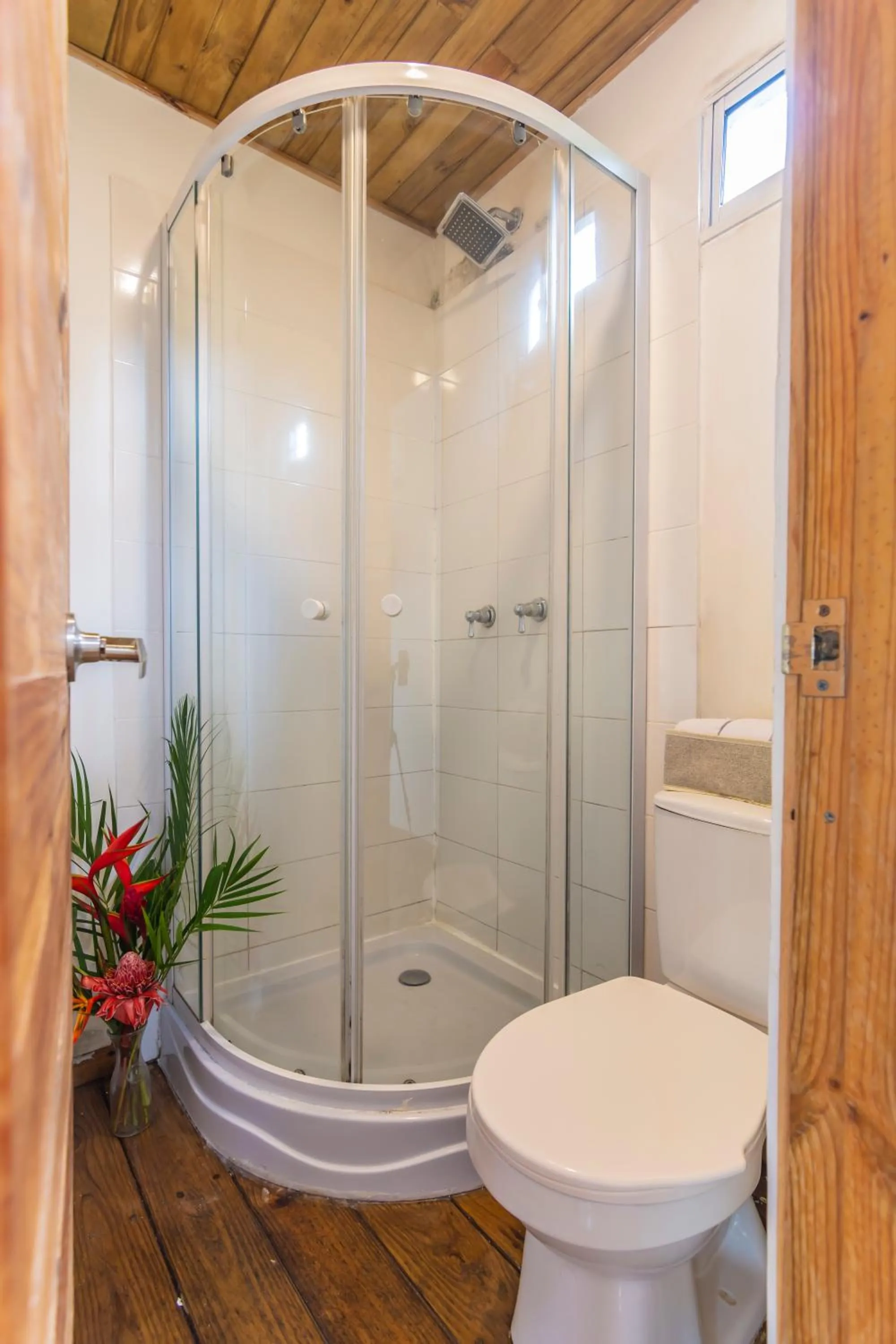 Shower in Sweet Harmony Hotel Boutique by Xarm Hotels