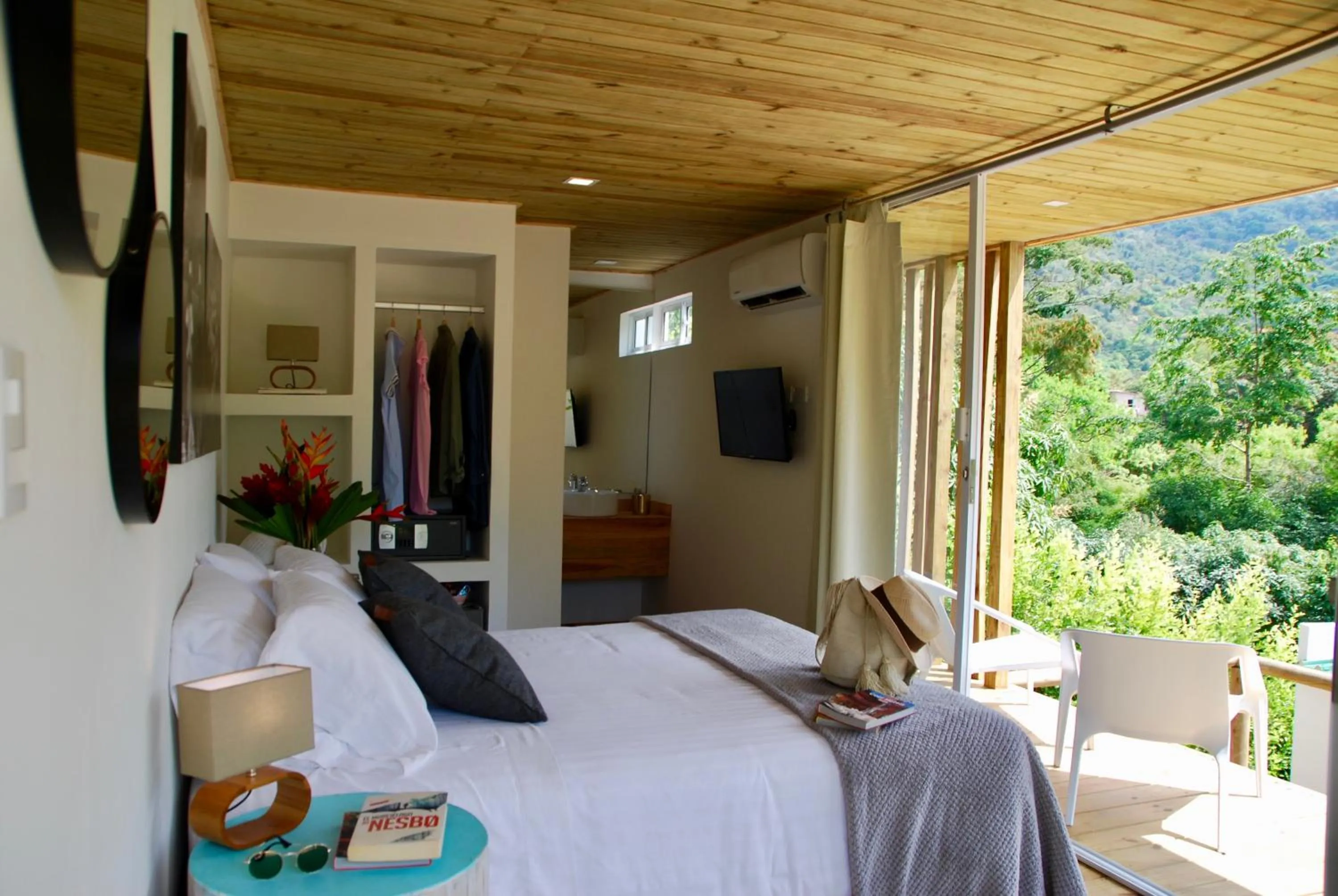 Communal lounge/ TV room, Bed in Sweet Harmony Hotel Boutique by Xarm Hotels