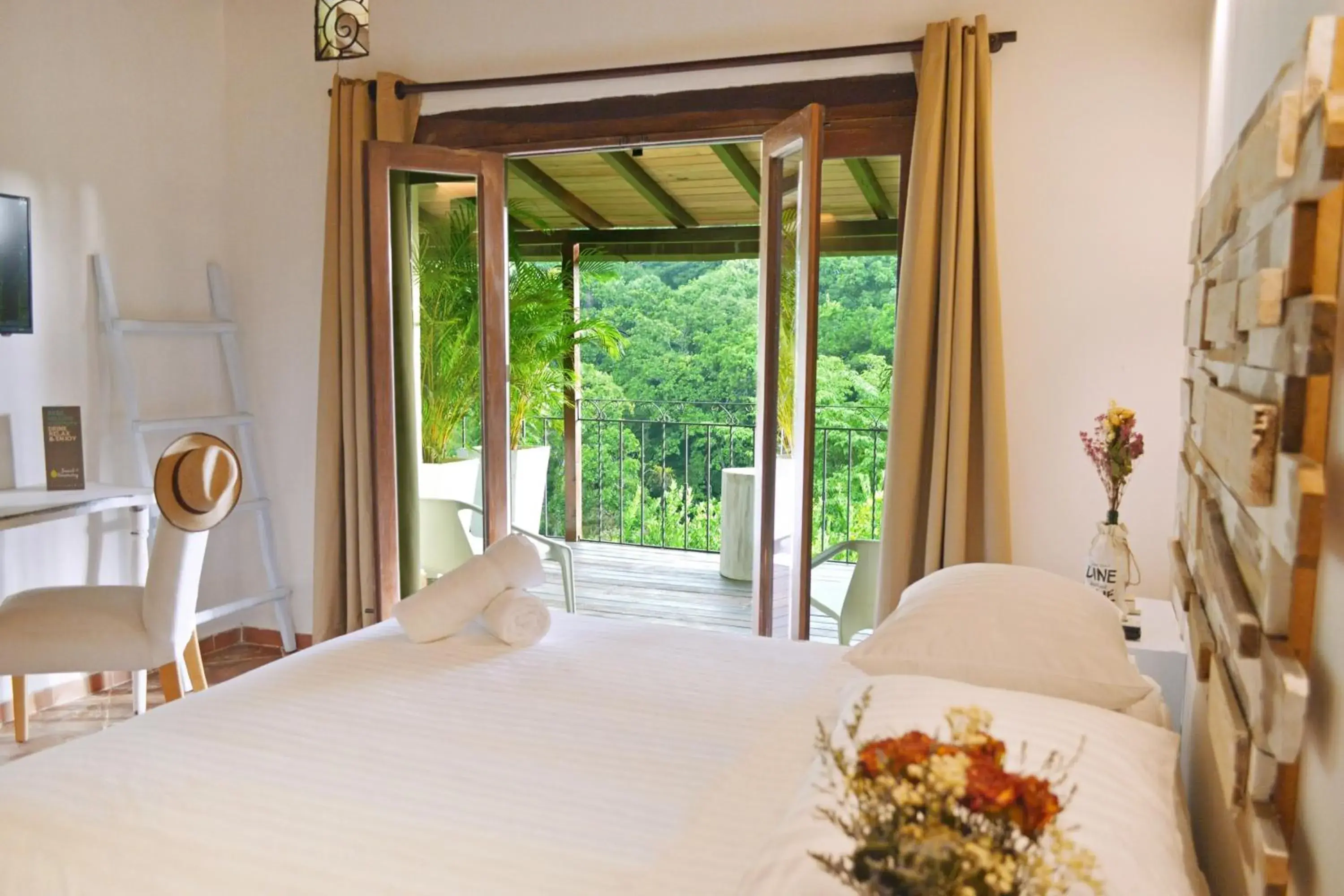 Deluxe Double Room with Balcony in Sweet Harmony Hotel Boutique by Xarm Hotels Deluxe Double Room with Balcony in Sweet Harmony Hotel Boutique by Xarm Hotels