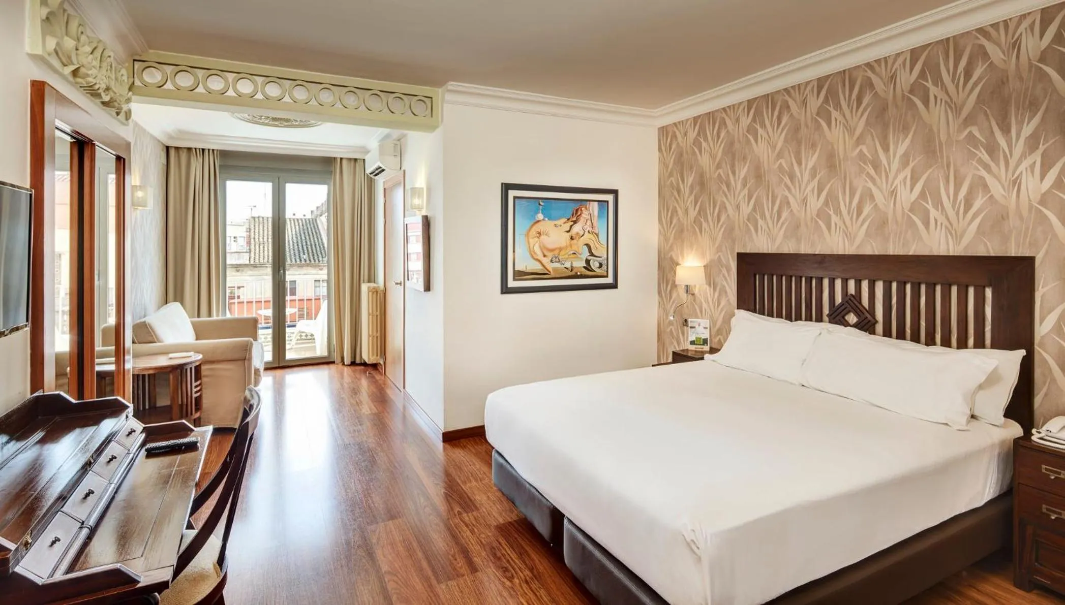 Photo of the whole room, Bed in Sercotel Hotel President