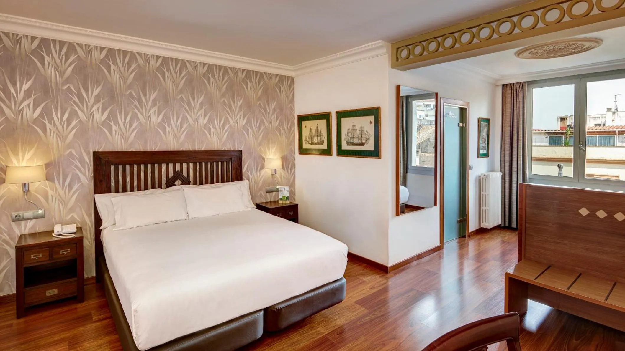 Photo of the whole room, Bed in Sercotel Hotel President