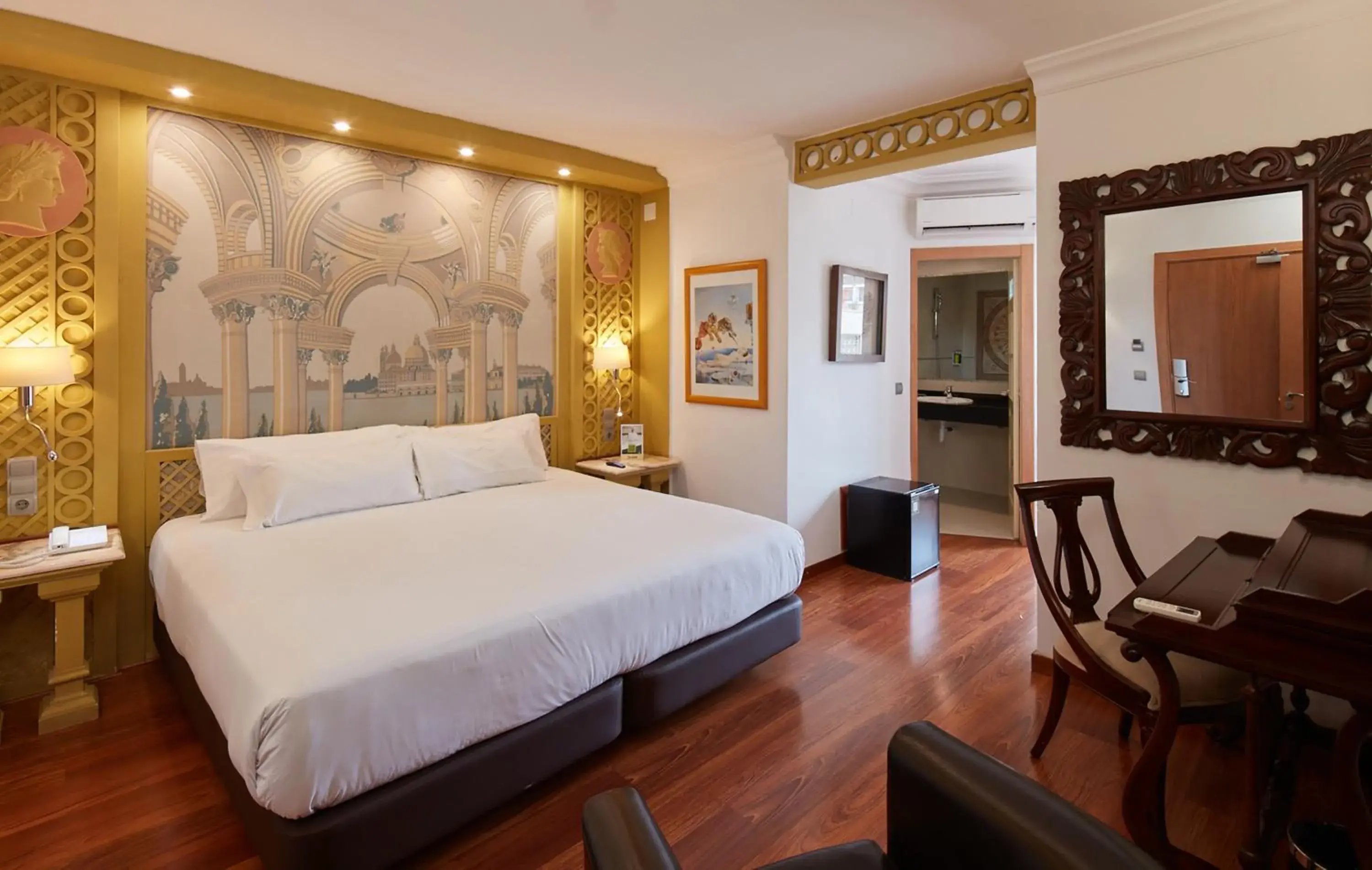 Photo of the whole room, Bed in Sercotel Hotel President Photo of the whole room, Bed in Sercotel Hotel President