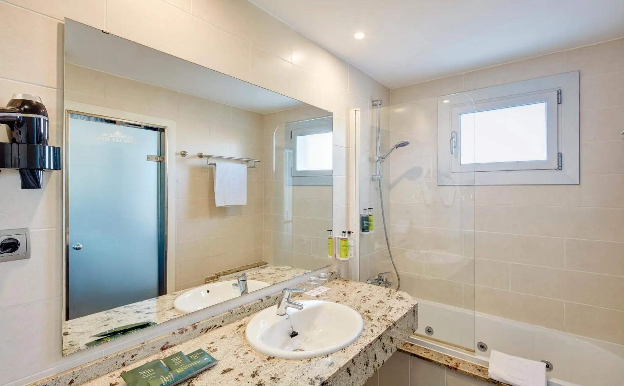 Photo of the whole room in Sercotel Hotel President