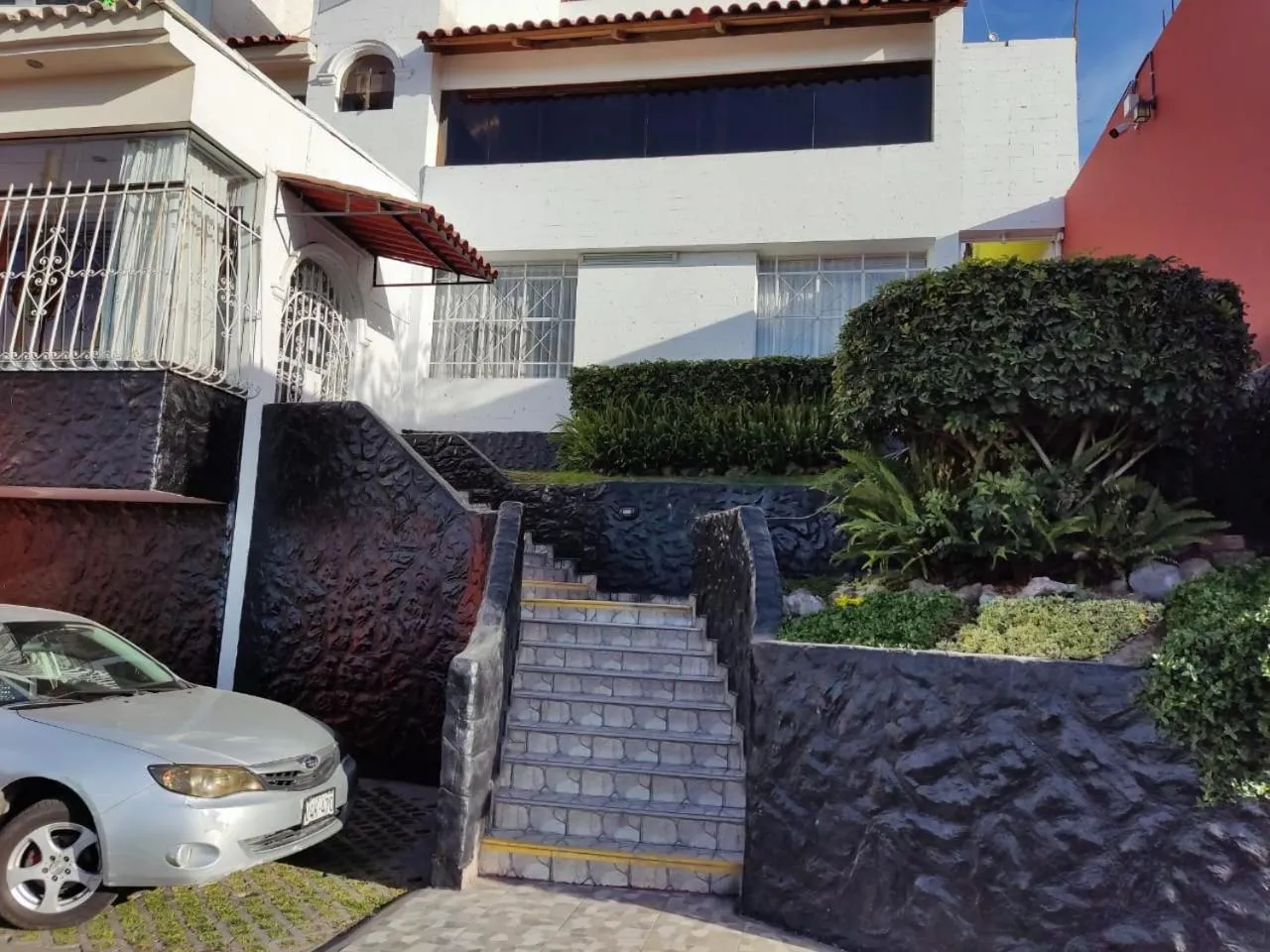 Facade/entrance in Casa Baraquel