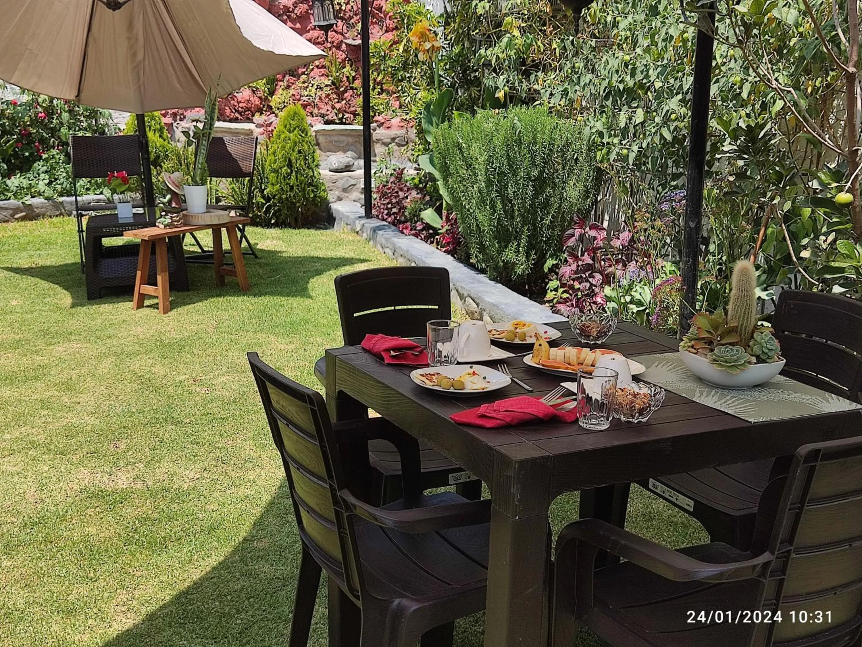 Restaurant/places to eat in Casa Baraquel
