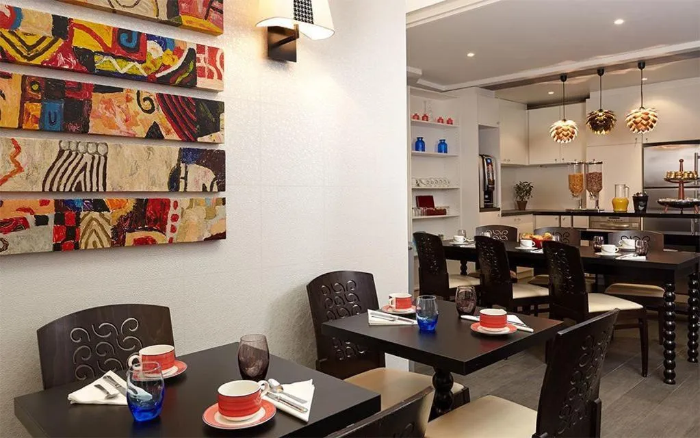 Restaurant/places to eat in Hotel Miramar