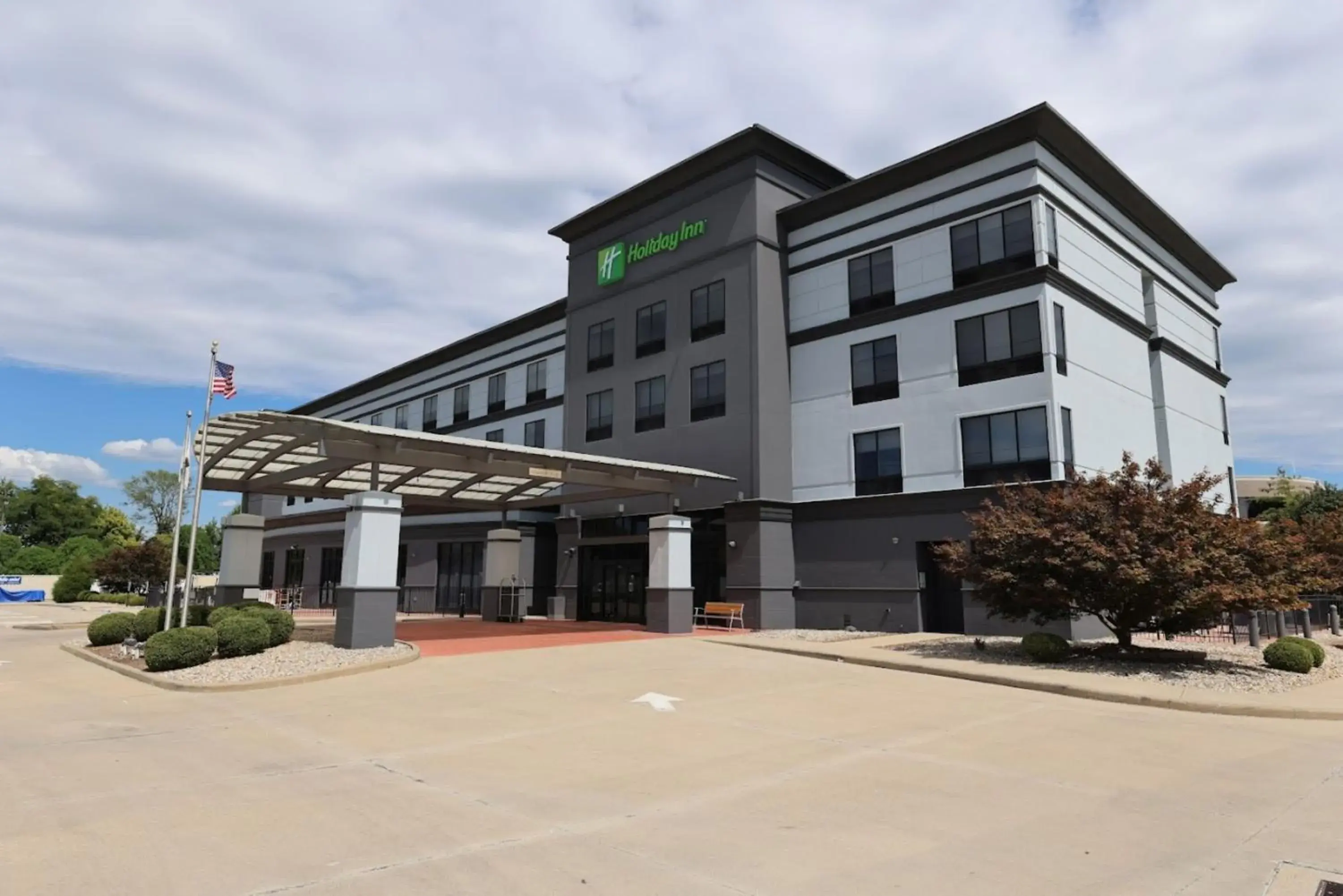Property building in Holiday Inn Saint Louis-Fairview Heights by IHG Property building in Holiday Inn Saint Louis-Fairview Heights by IHG