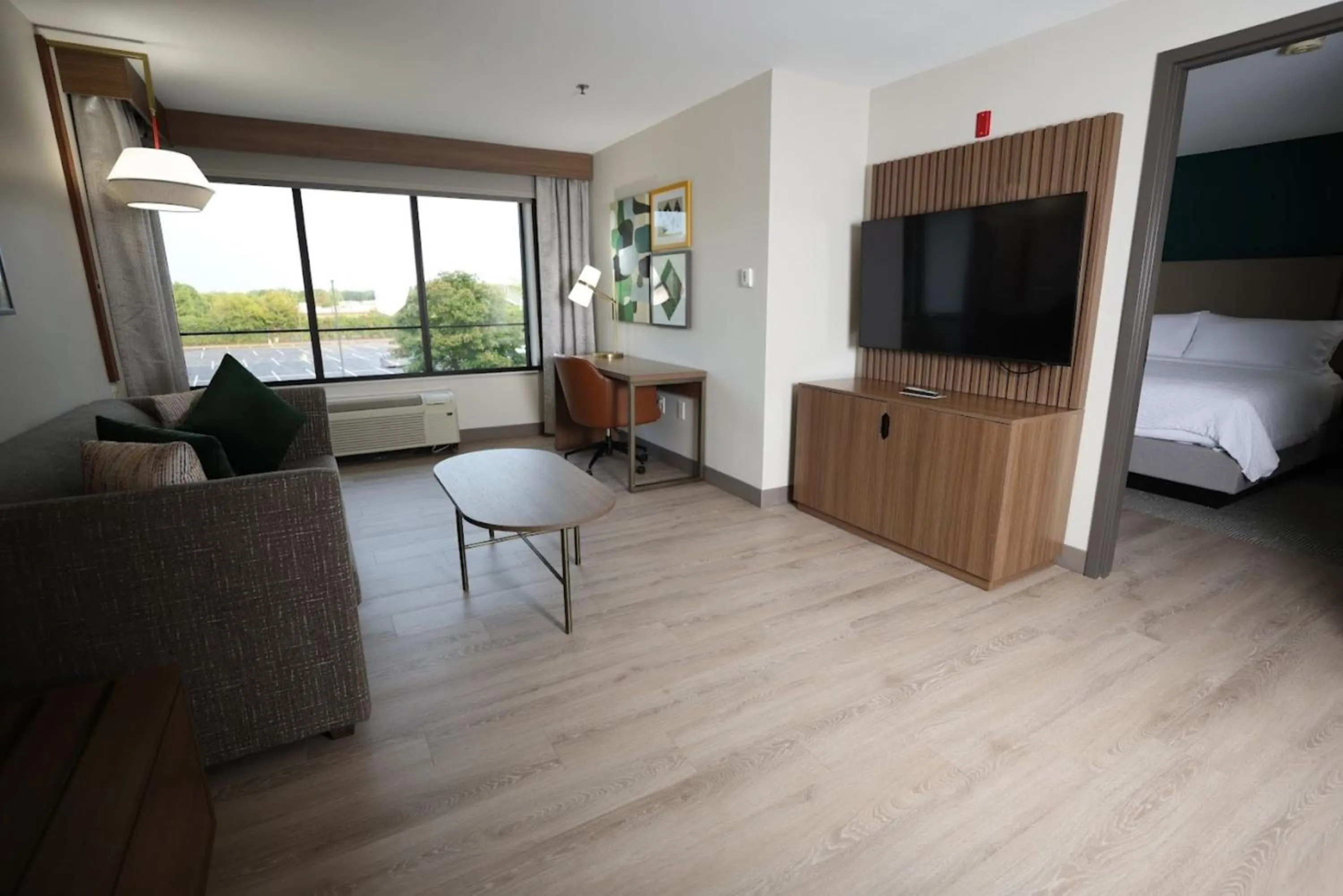 Photo of the whole room, Bed in Holiday Inn Saint Louis-Fairview Heights by IHG