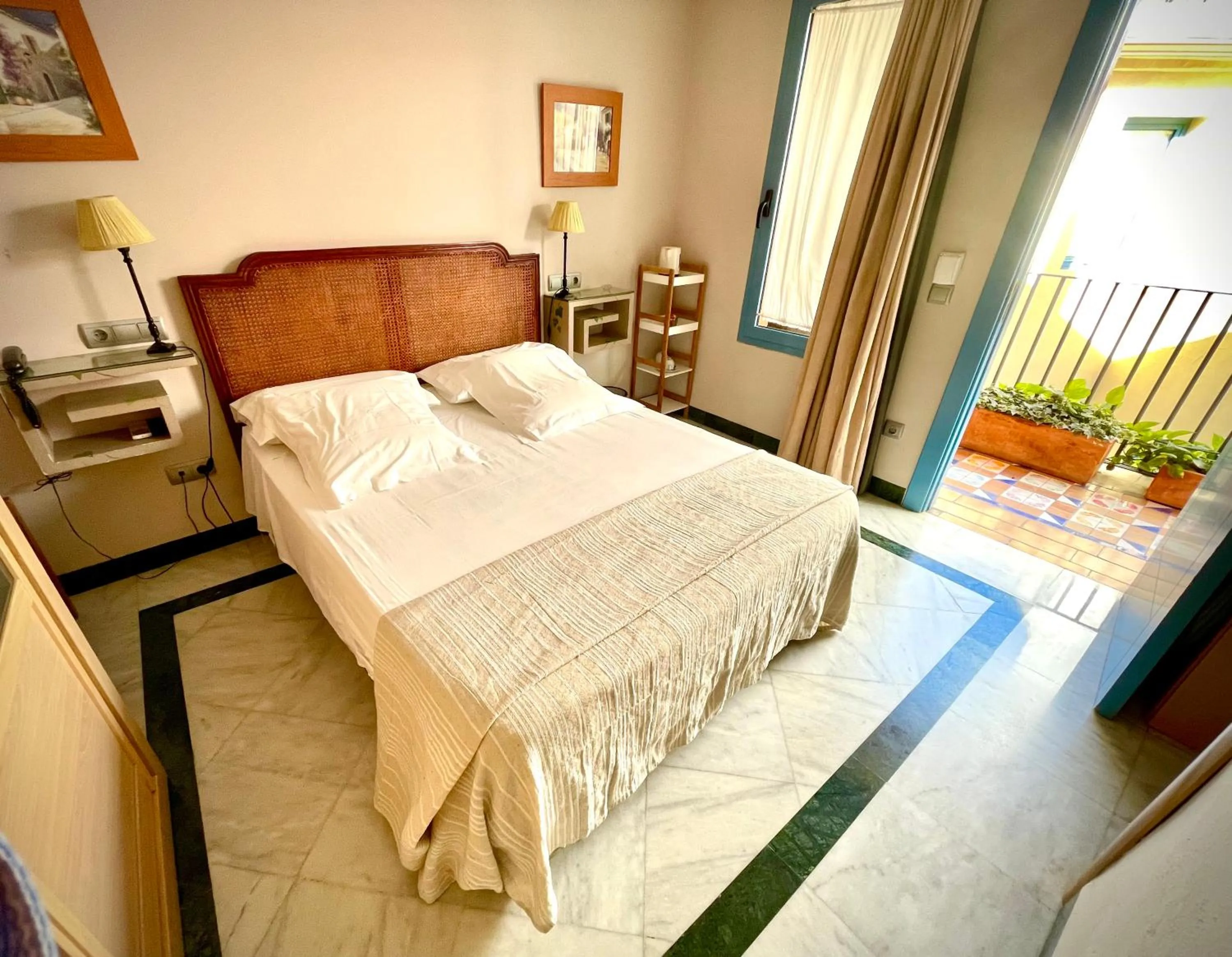 Bedroom, Bed in Hotel Conde de Cárdenas