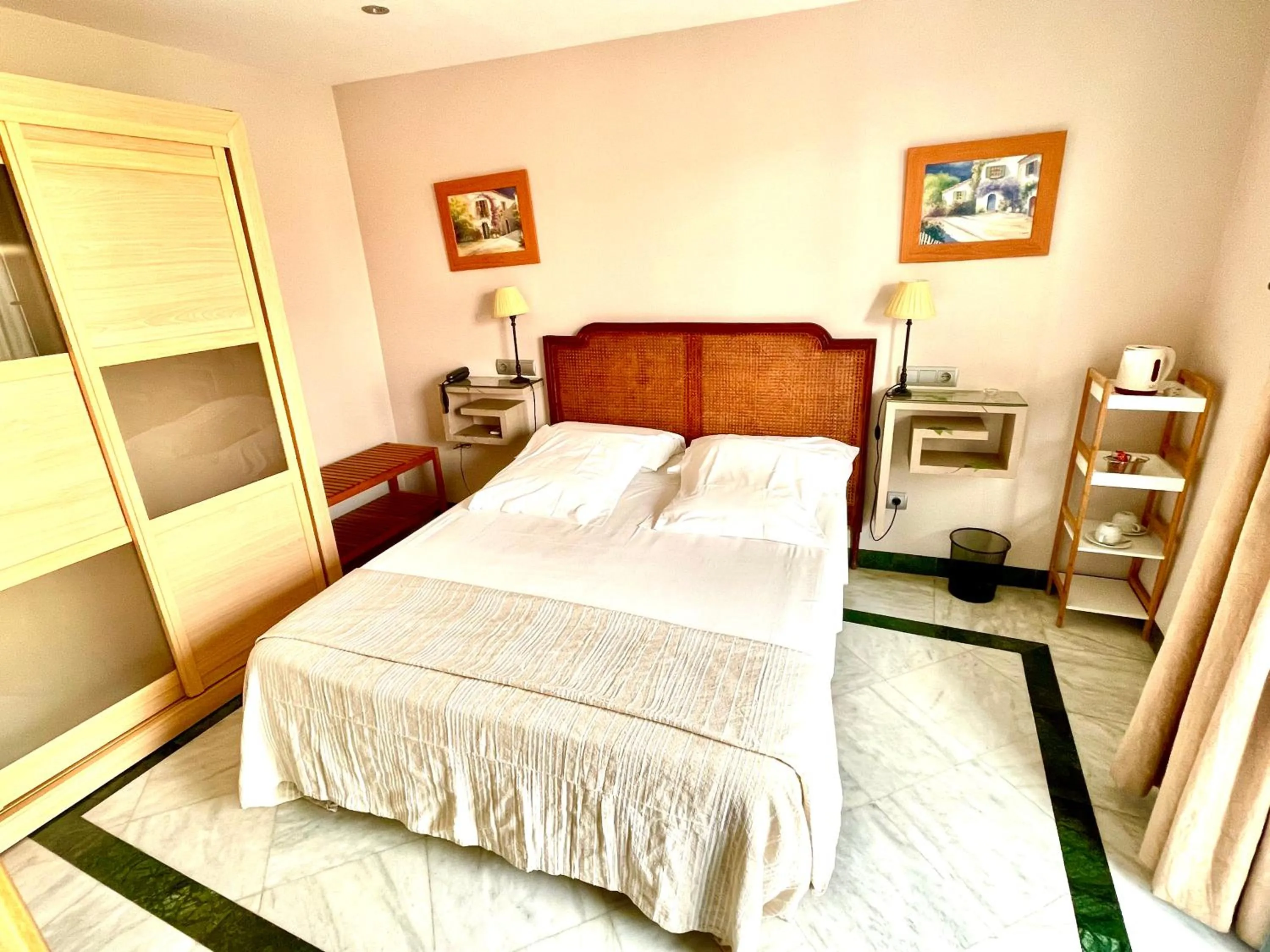 Bedroom, Bed in Hotel Conde de Cárdenas