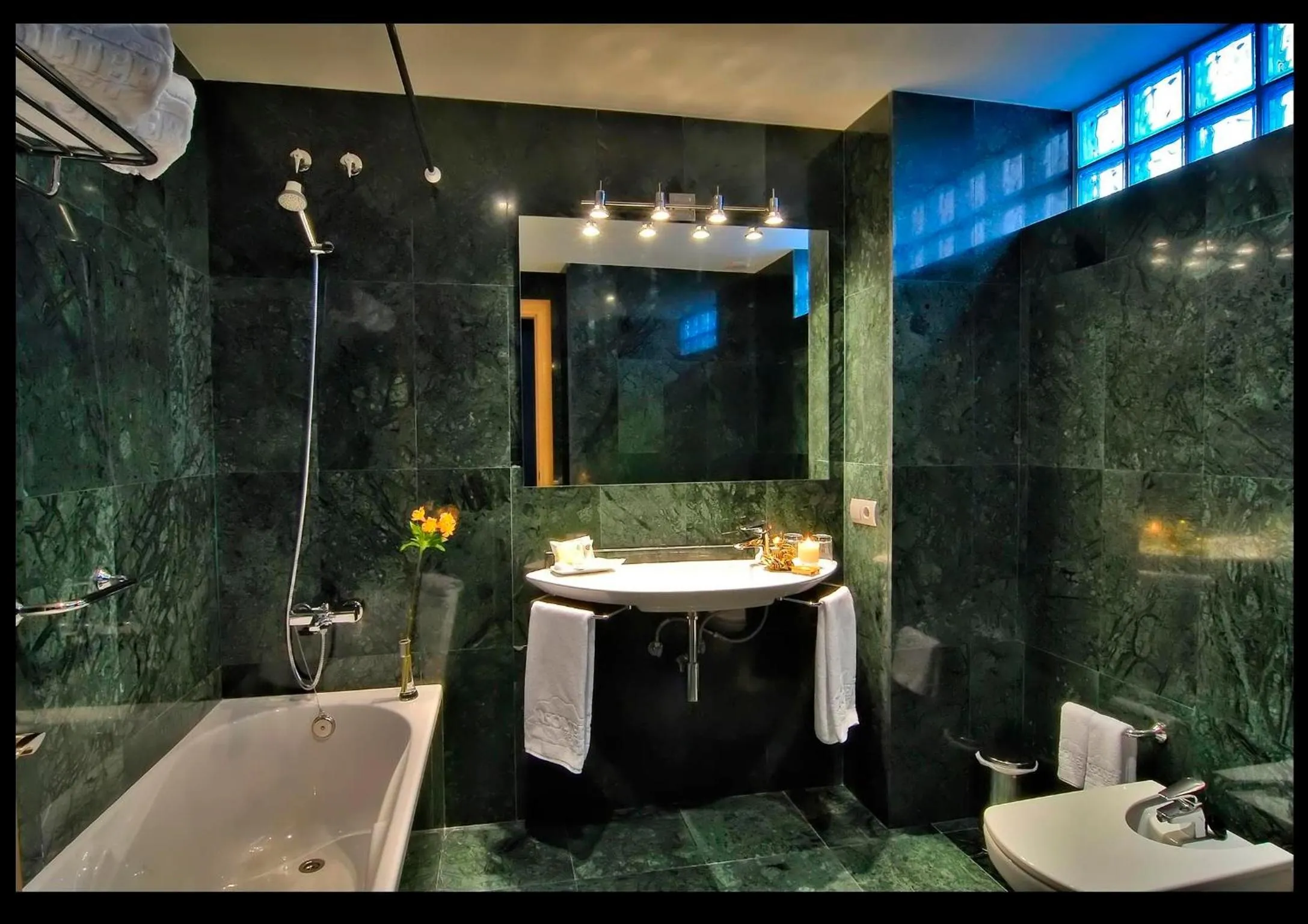 Bathroom in Hotel Conde de Cárdenas