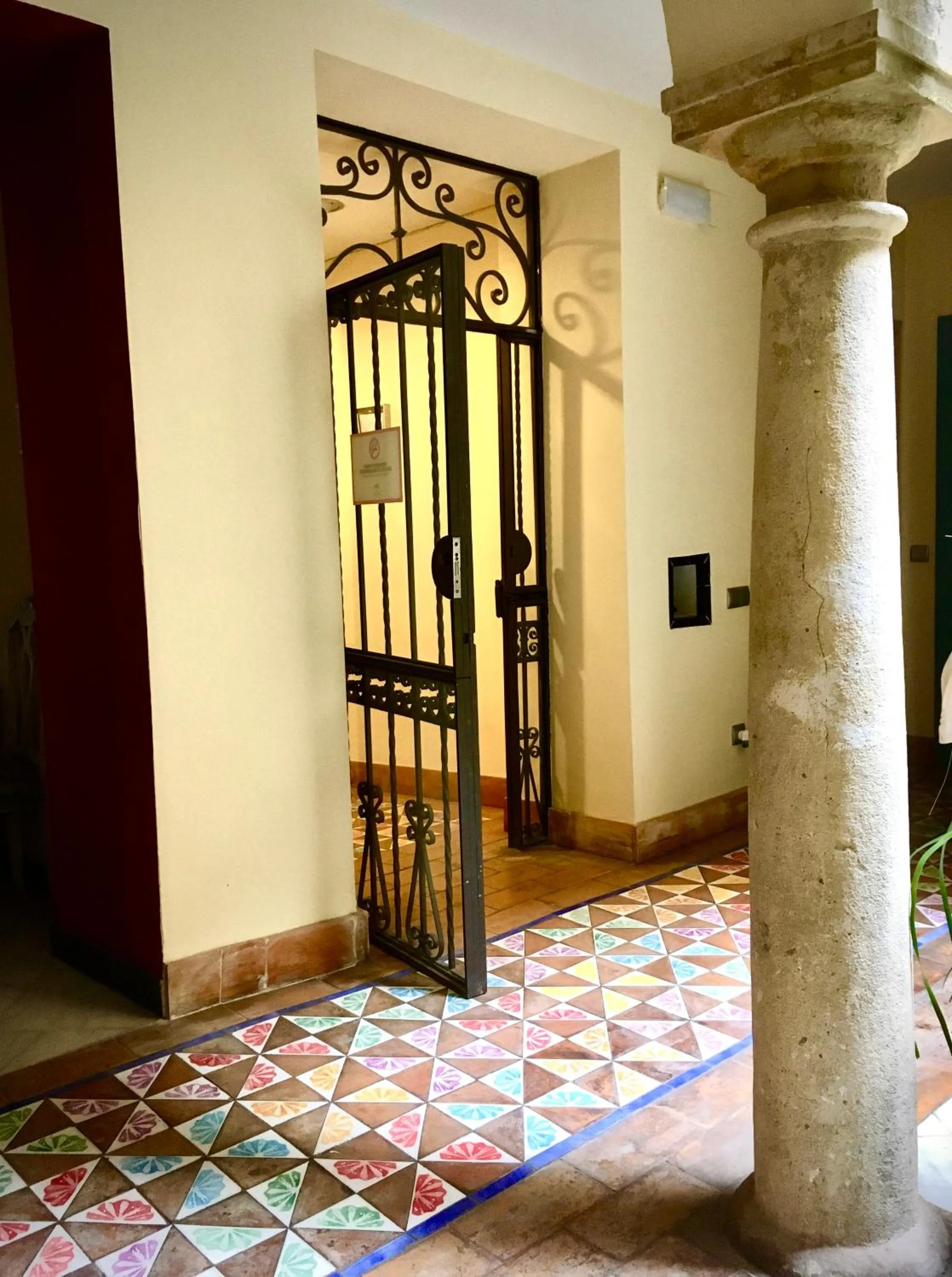 Facade/entrance in Hotel Conde de Cárdenas
