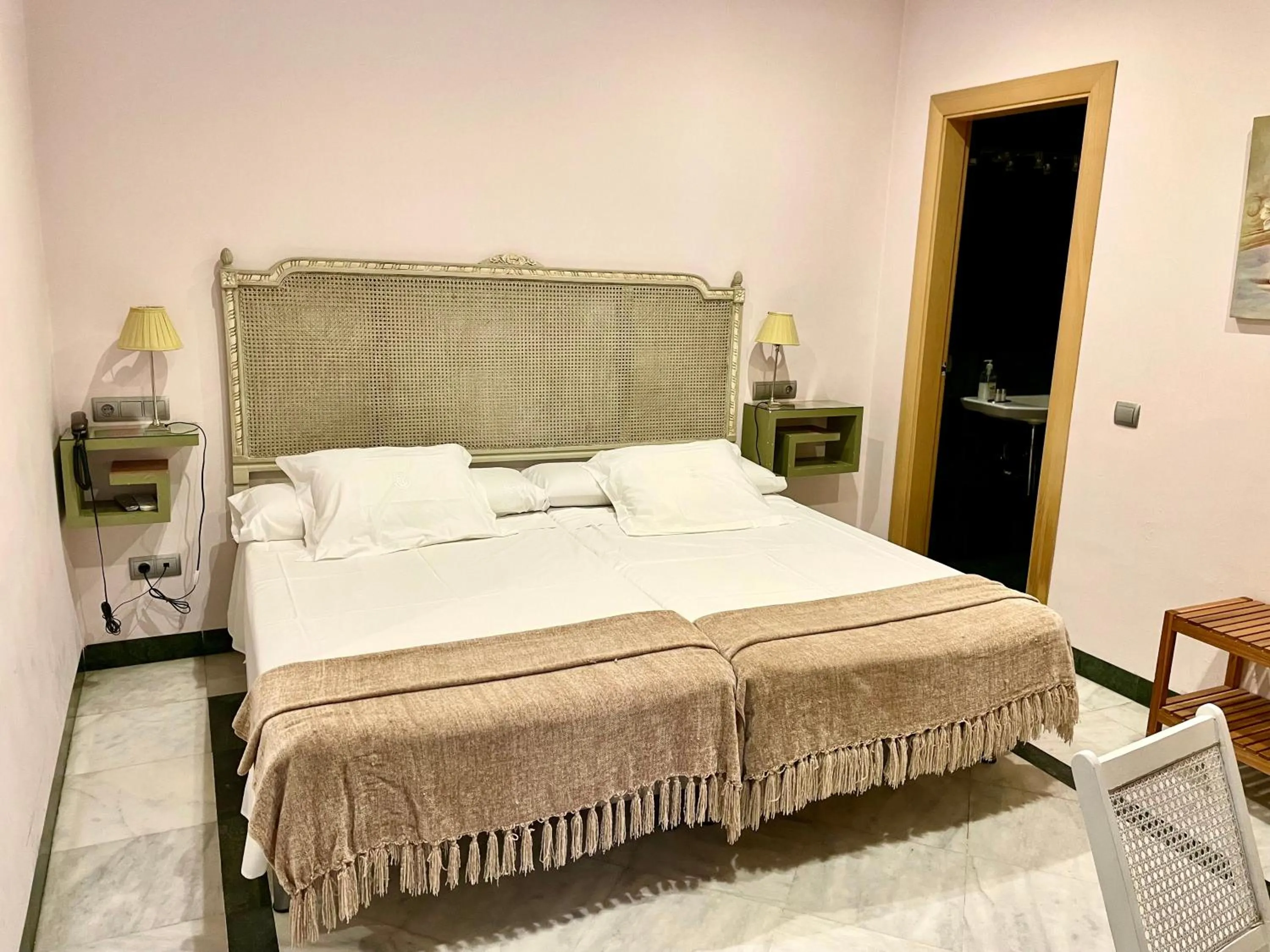 Bedroom, Bed in Hotel Conde de Cárdenas