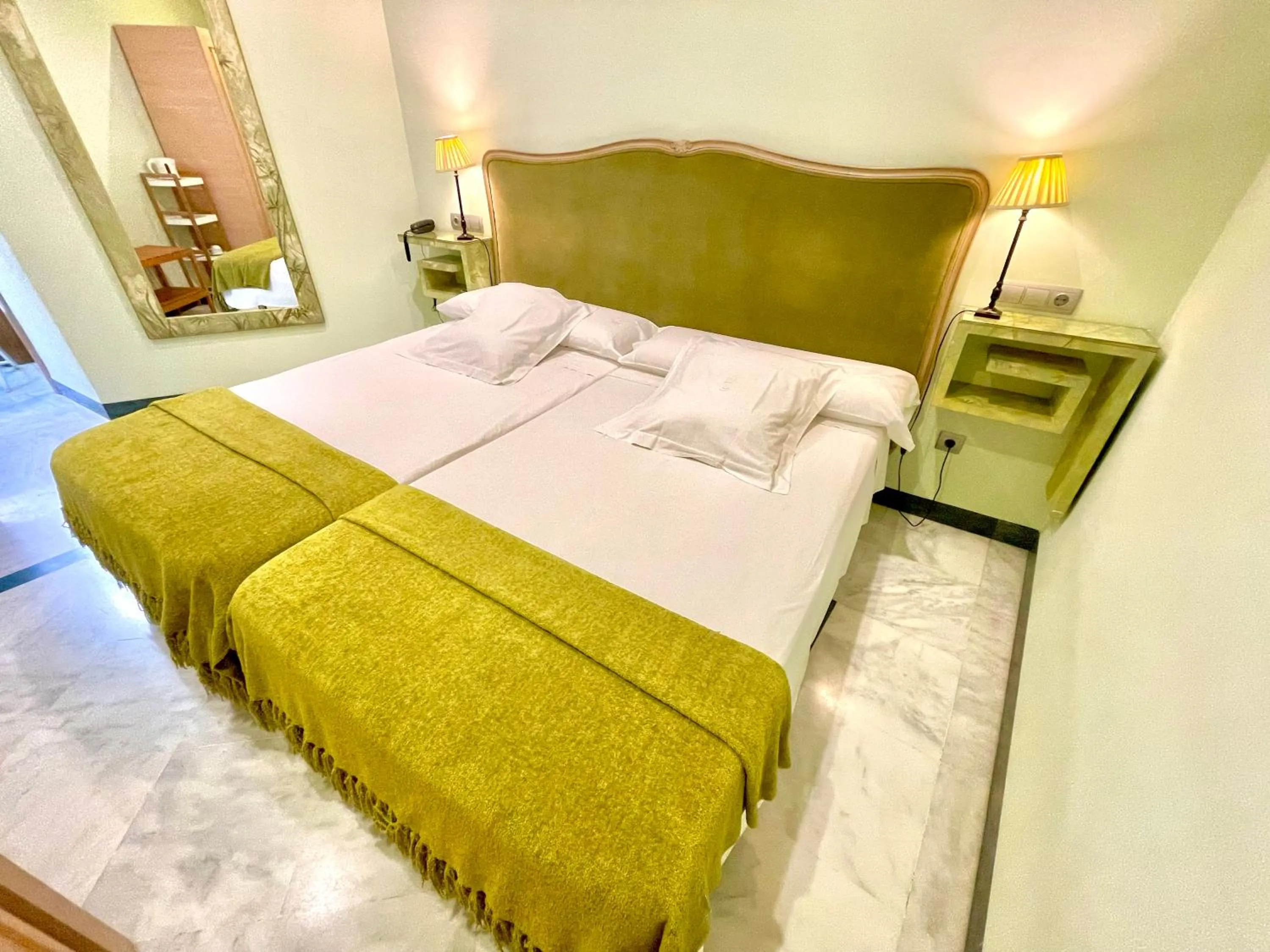 Bedroom, Bed in Hotel Conde de Cárdenas