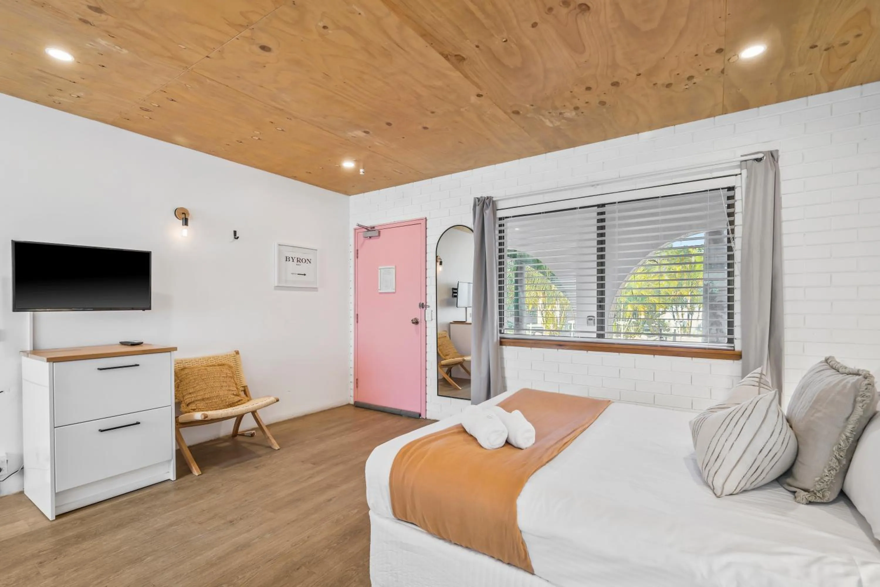 Bed in The Med Crescent Head