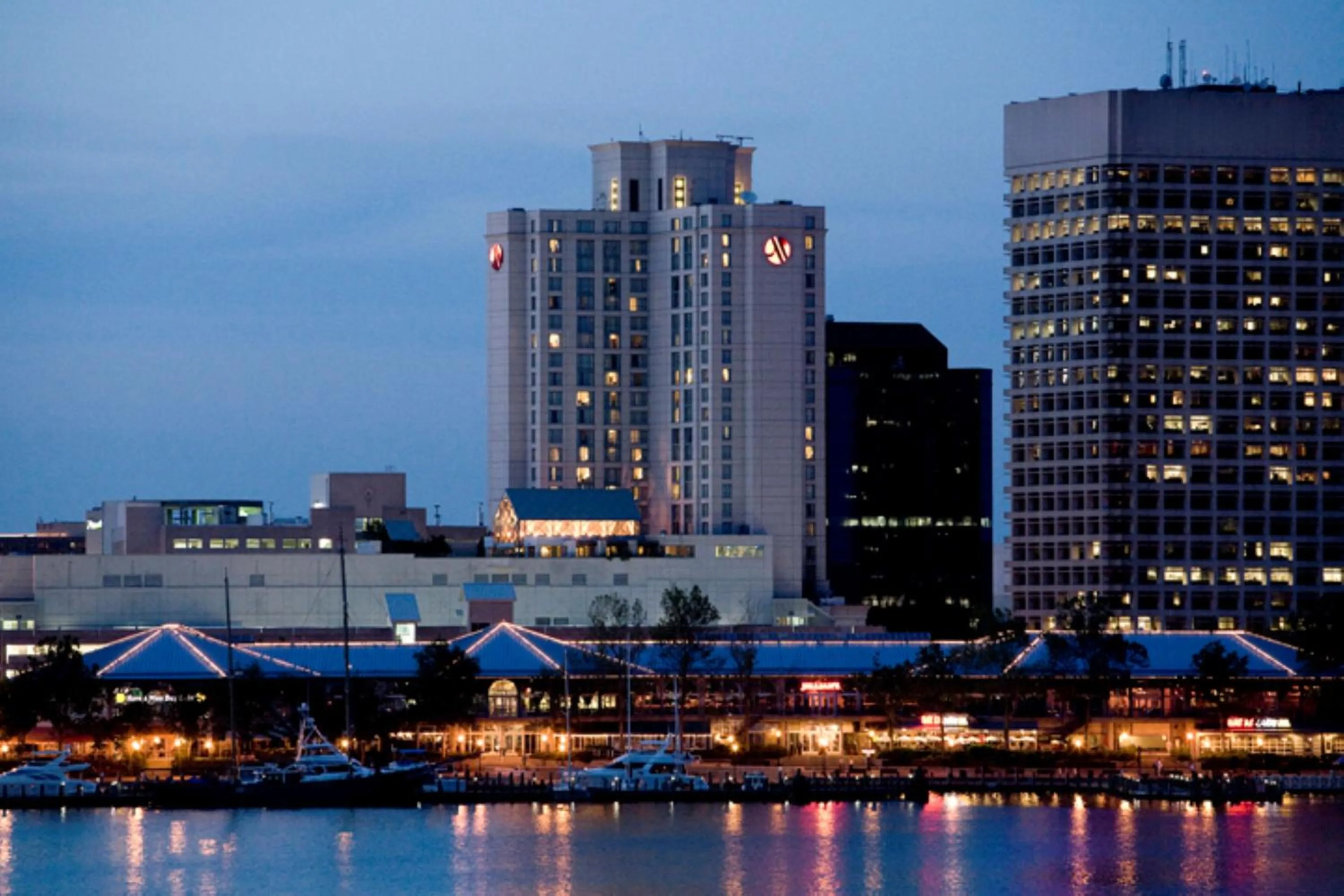 Property building in Norfolk Waterside Marriott