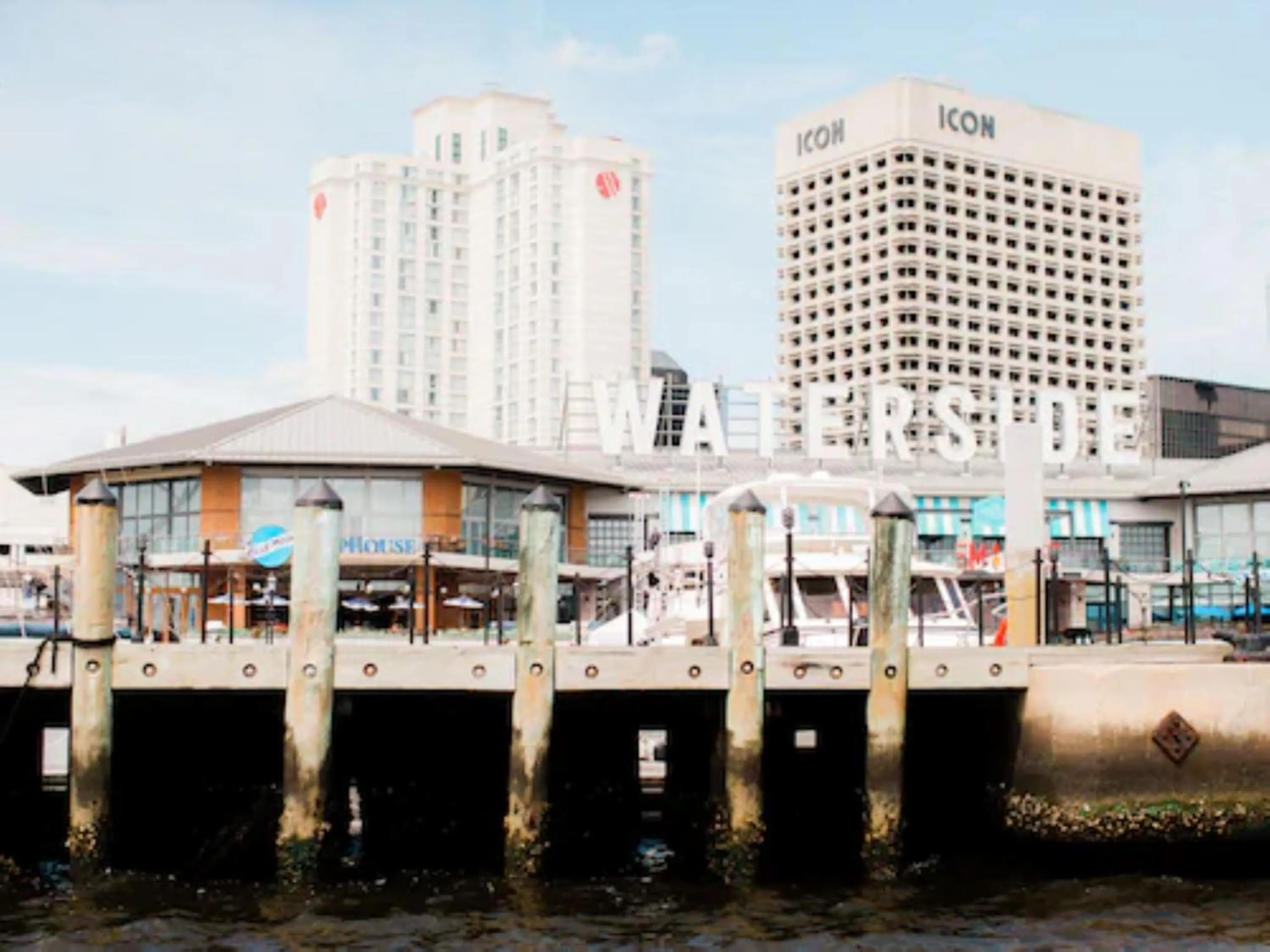Property building in Norfolk Waterside Marriott