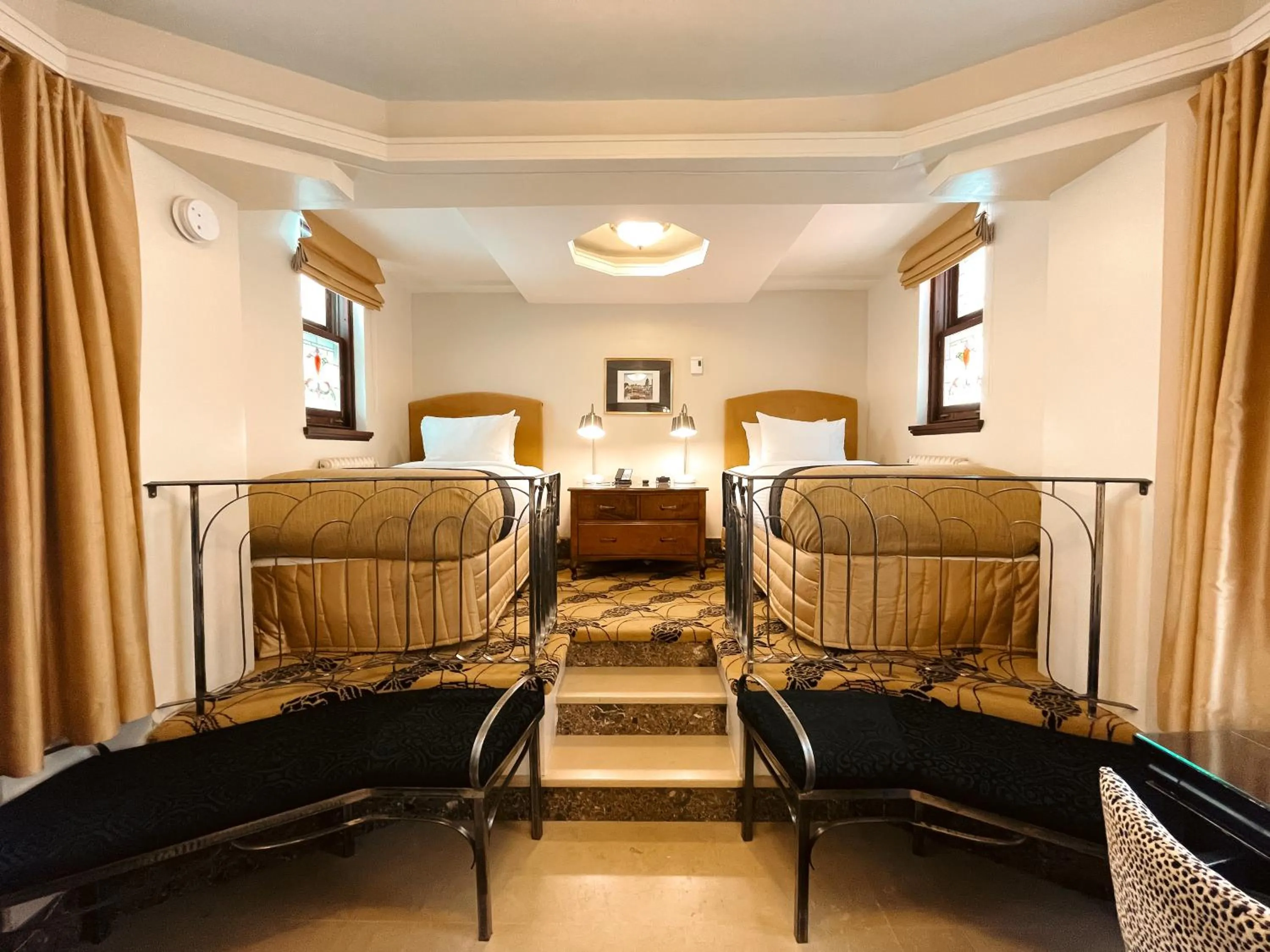 Twin Room in Hotel Manoir D'Auteuil - Par Aneyro